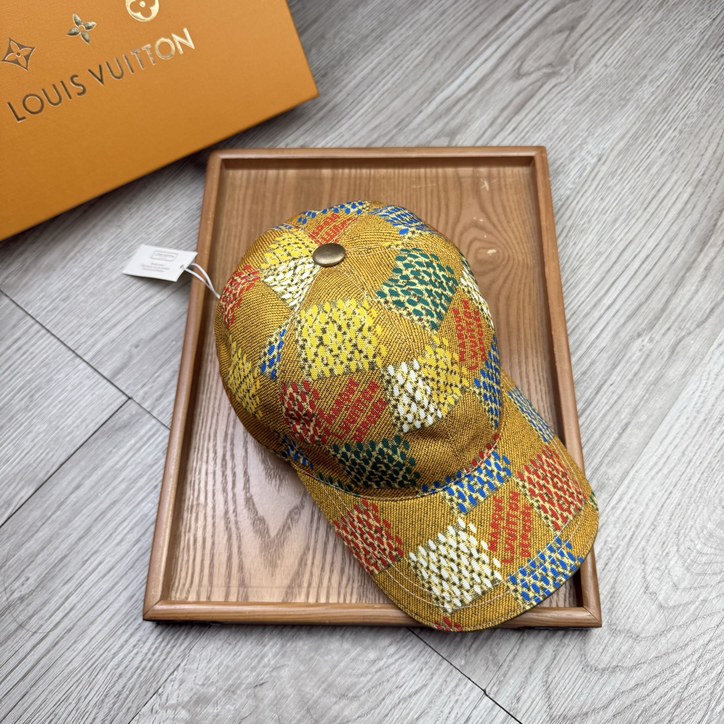 🌹。L家。【超A品质】最新款！时尚潮流，高端做工！每一个帽子都是用心之作！牛津材质！头层牛皮！配盒子、防