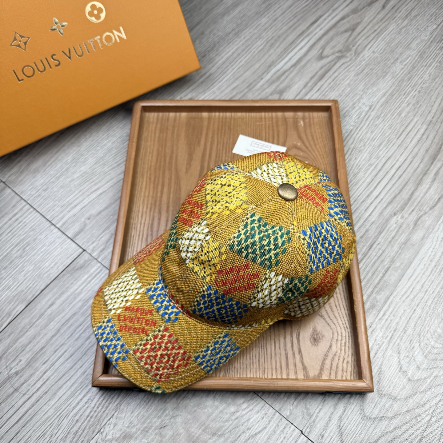 🌹。L家。【超A品质】最新款！时尚潮流，高端做工！每一个帽子都是用心之作！牛津材质！头层牛皮！配盒子、防