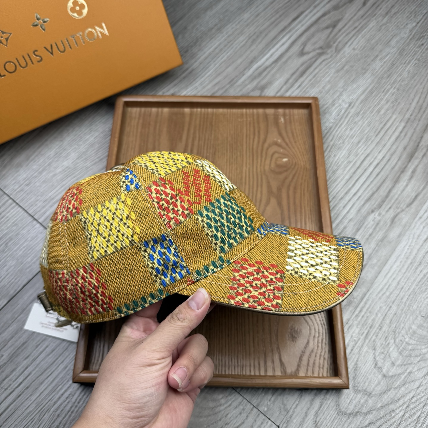 🌹。L家。【超A品质】最新款！时尚潮流，高端做工！每一个帽子都是用心之作！牛津材质！头层牛皮！配盒子、防