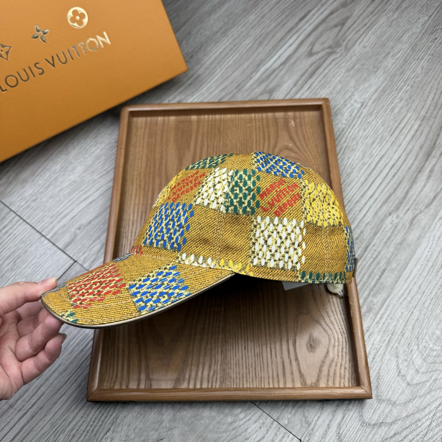 🌹。L家。【超A品质】最新款！时尚潮流，高端做工！每一个帽子都是用心之作！牛津材质！头层牛皮！配盒子、防