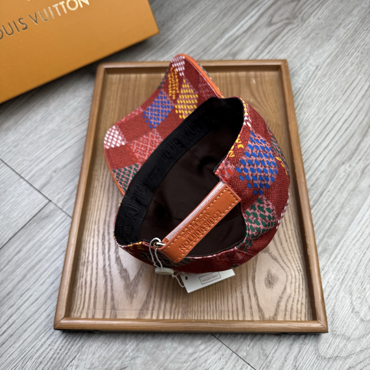 🌹。L家。【超A品质】最新款！时尚潮流，高端做工！每一个帽子都是用心之作！牛津材质！头层牛皮！配盒子、防