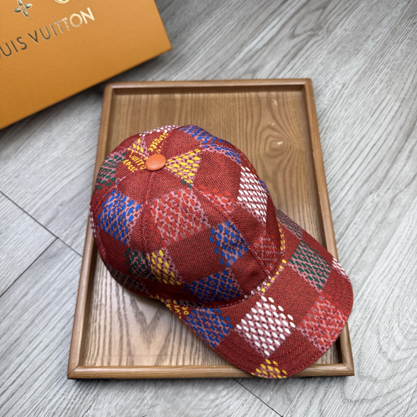 🌹。L家。【超A品质】最新款！时尚潮流，高端做工！每一个帽子都是用心之作！牛津材质！头层牛皮！配盒子、防