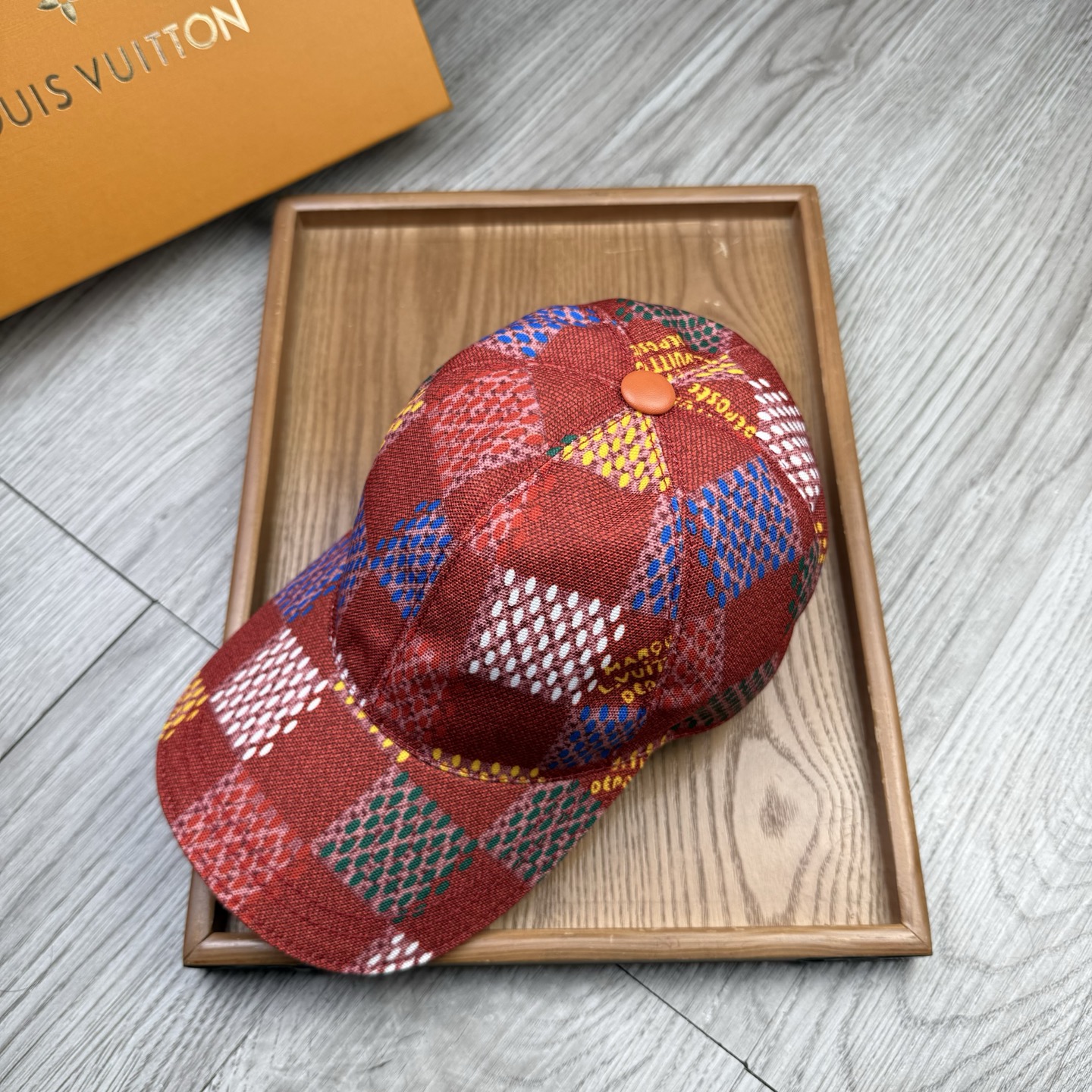 🌹。L家。【超A品质】最新款！时尚潮流，高端做工！每一个帽子都是用心之作！牛津材质！头层牛皮！配盒子、防