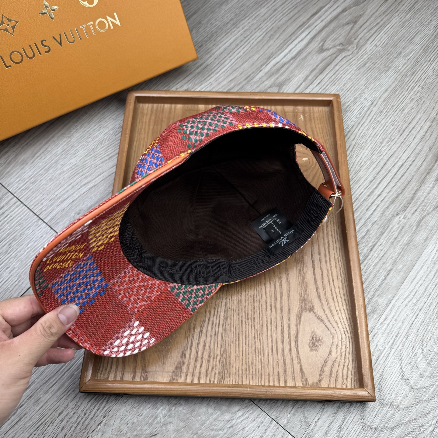 🌹。L家。【超A品质】最新款！时尚潮流，高端做工！每一个帽子都是用心之作！牛津材质！头层牛皮！配盒子、防