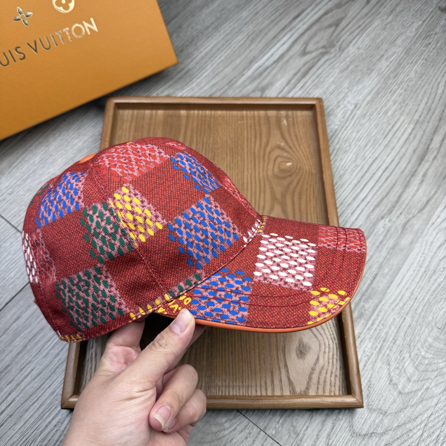 🌹。L家。【超A品质】最新款！时尚潮流，高端做工！每一个帽子都是用心之作！牛津材质！头层牛皮！配盒子、防