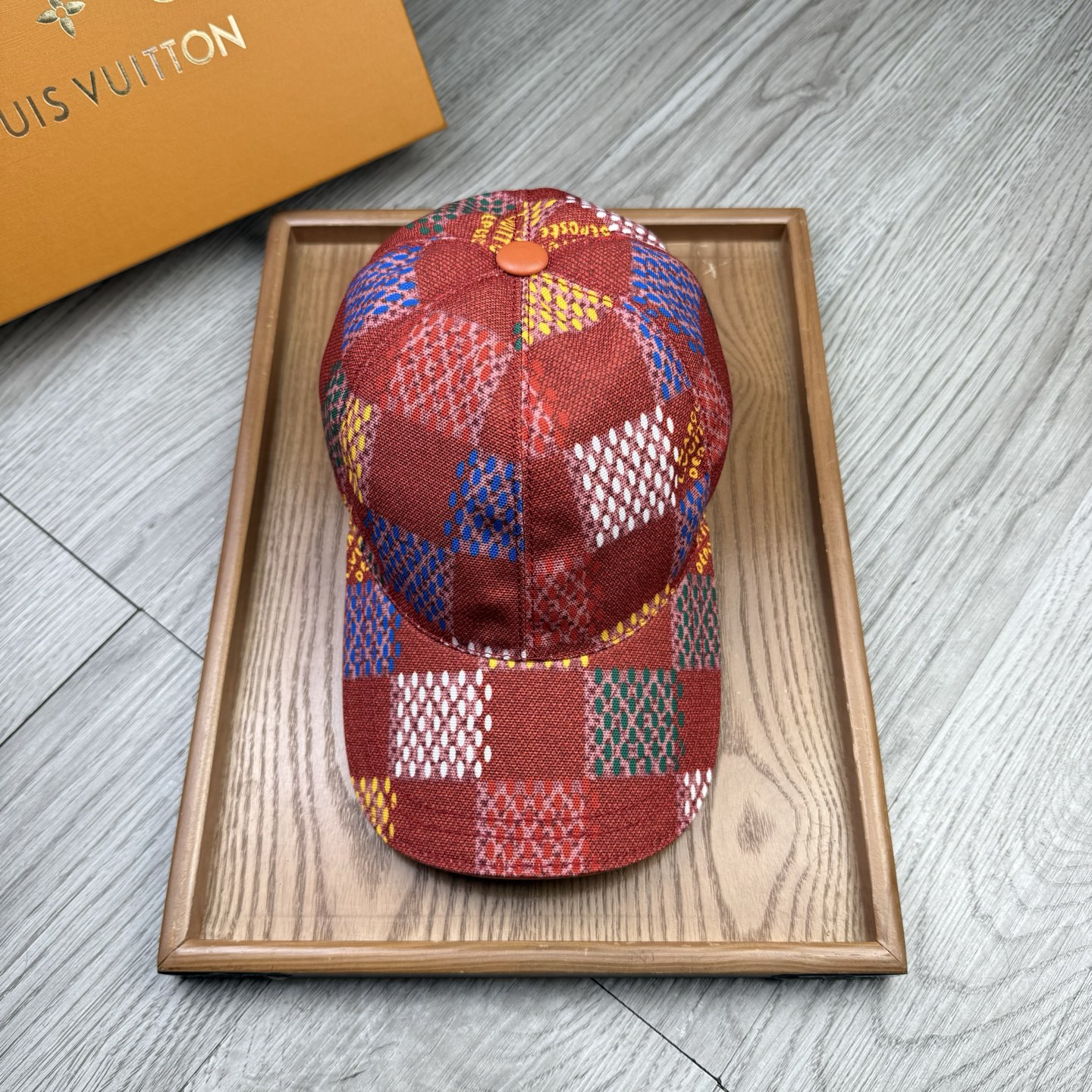 🌹。L家。【超A品质】最新款！时尚潮流，高端做工！每一个帽子都是用心之作！牛津材质！头层牛皮！配盒子、防