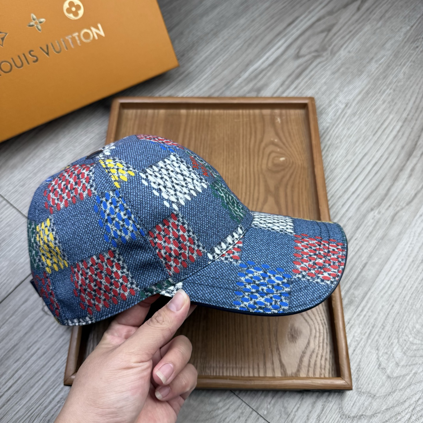 🌹。L家。【超A品质】最新款！时尚潮流，高端做工！每一个帽子都是用心之作！牛津材质！头层牛皮！配盒子、防