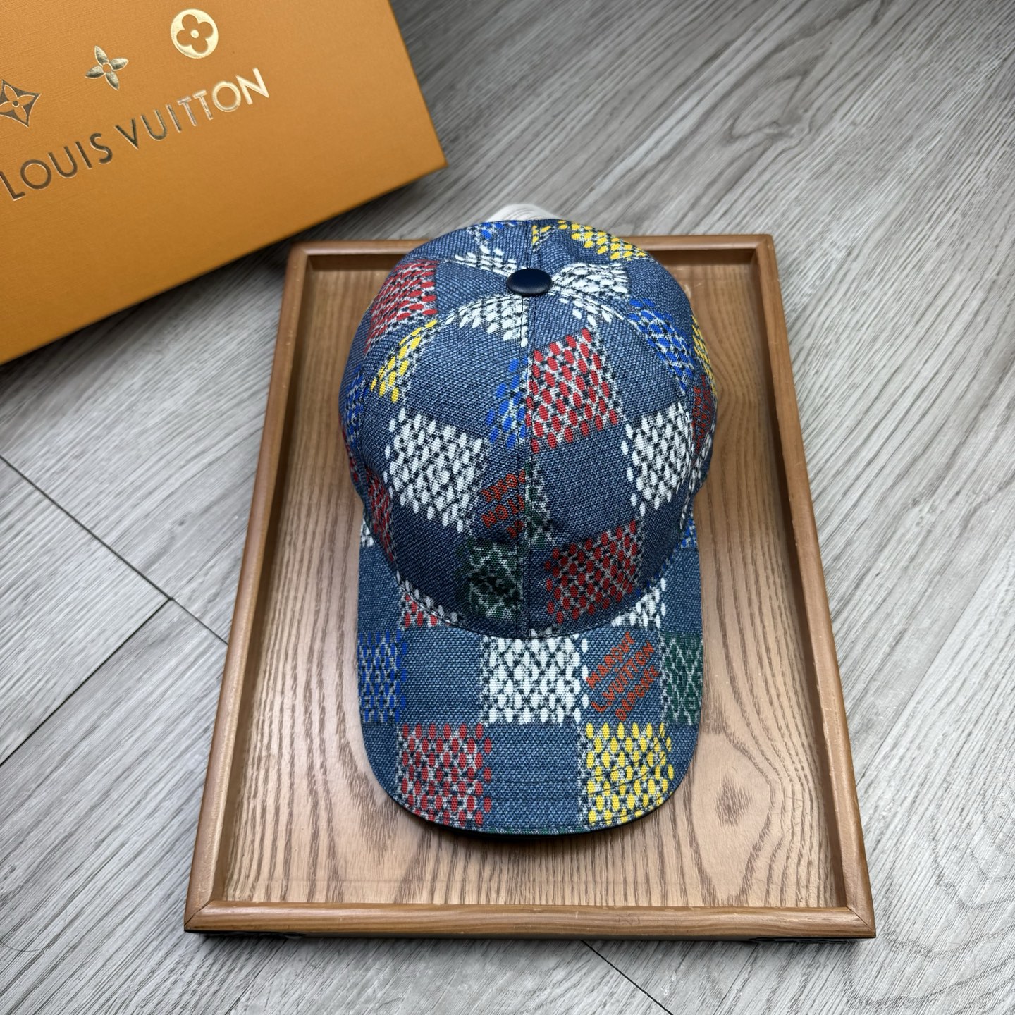 🌹。L家。【超A品质】最新款！时尚潮流，高端做工！每一个帽子都是用心之作！牛津材质！头层牛皮！配盒子、防