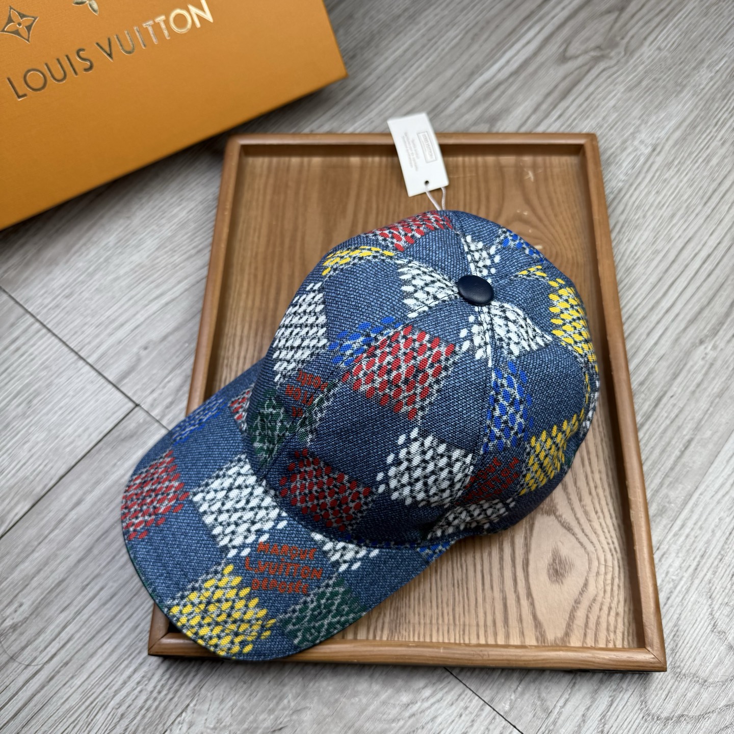 🌹。L家。【超A品质】最新款！时尚潮流，高端做工！每一个帽子都是用心之作！牛津材质！头层牛皮！配盒子、防