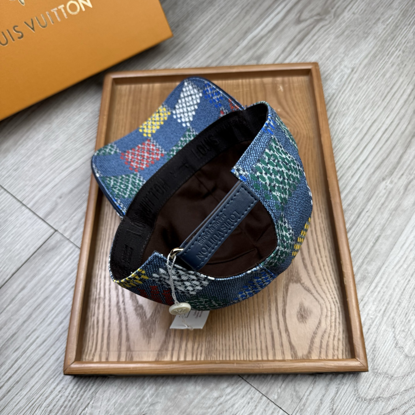 🌹。L家。【超A品质】最新款！时尚潮流，高端做工！每一个帽子都是用心之作！牛津材质！头层牛皮！配盒子、防