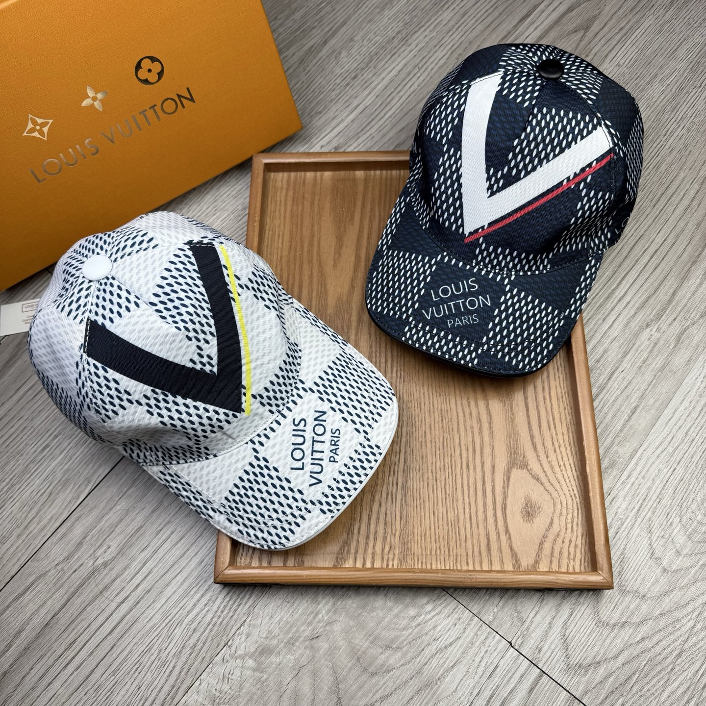 NO:359889,.L Home.【Super A Quality】Latest Model!  Fashion trend, high-end workmanship!  Every hat is made with care!  Oxford material!  First layer of cowhide!  It is equipped with a box, dust bag, extraordinary quality, and details are also very important. Leather cap nails, leather adjustment belt!  Hat Straw Hat Fisherman Hat Baseball Hat, Hats, louis vuitton, espadrilles, cowhide, hats.L家.【超A品质】最新款！时尚潮流,高端做工！每一个帽子都是用心之作！牛津材质！头层牛皮！配盒子、防尘袋、非一般的品质,细节也很重要.真皮帽钉,真皮调节带！帽子草帽渔夫帽棒球帽,帽子,louis vuitton,espadrilles,cowhide,hats,hat