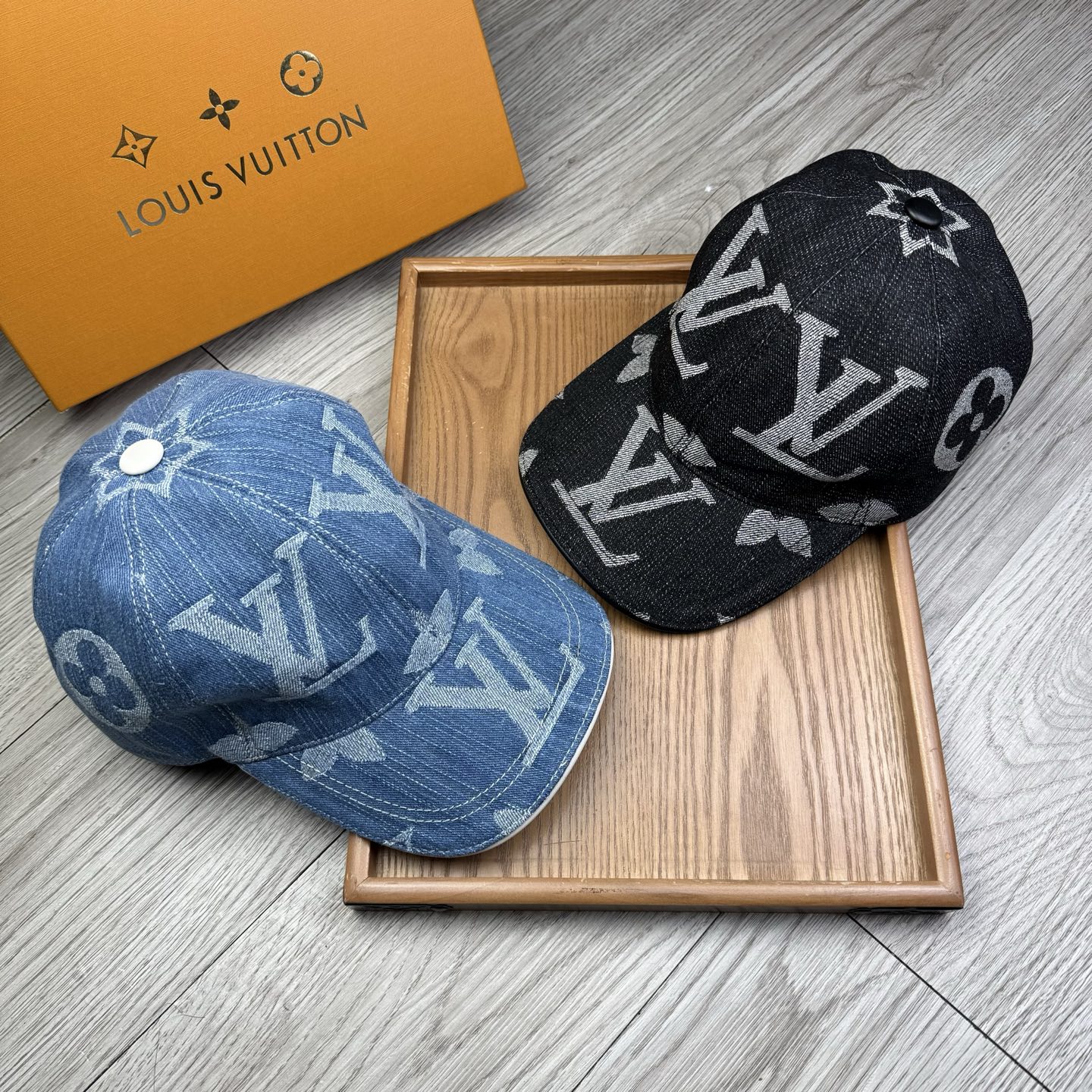 NO:360439,.L Home.Denim V [Super A Quality] Latest Model!  Fashion trend, high-end workmanship!  Every hat is made with care!  Oxford material!  First layer of cowhide!  It is equipped with a box, dust bag, extraordinary quality, and details are also very important. Leather cap nails, leather adjustment belt!  Hat Straw Hat Fisherman Hat Baseball Hat, Hats, louis vuitton, espadrilles, cowhide, hats.L家.牛仔大V【超A品质】最新款！时尚潮流,高端做工！每一个帽子都是用心之作！牛津材质！头层牛皮！配盒子、防尘袋、非一般的品质,细节也很重要.真皮帽钉,真皮调节带！帽子草帽渔夫帽棒球帽,帽子,louis vuitton,espadrilles,cowhide,hats,hat