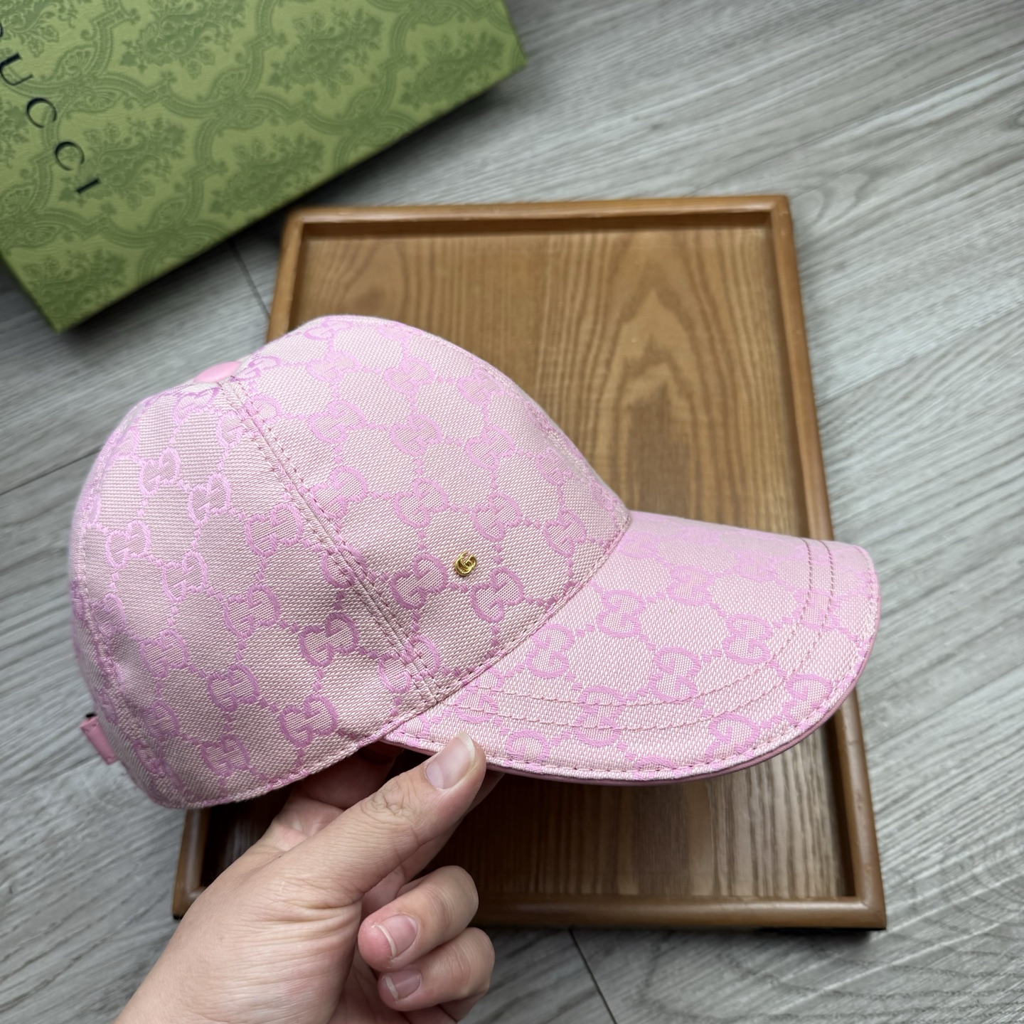 🌹。G家。带小金属【超A品质】最新款！时尚潮流，高端做工！每一个帽子都是用心之作！牛津材质！头层牛皮！配