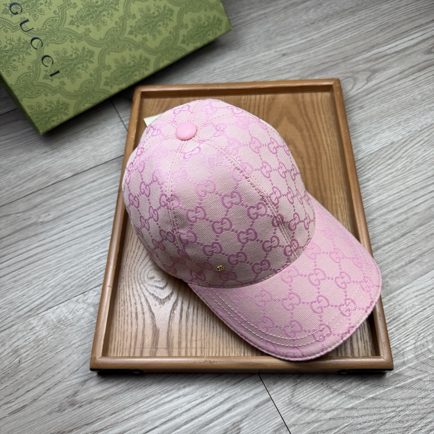 🌹。G家。带小金属【超A品质】最新款！时尚潮流，高端做工！每一个帽子都是用心之作！牛津材质！头层牛皮！配