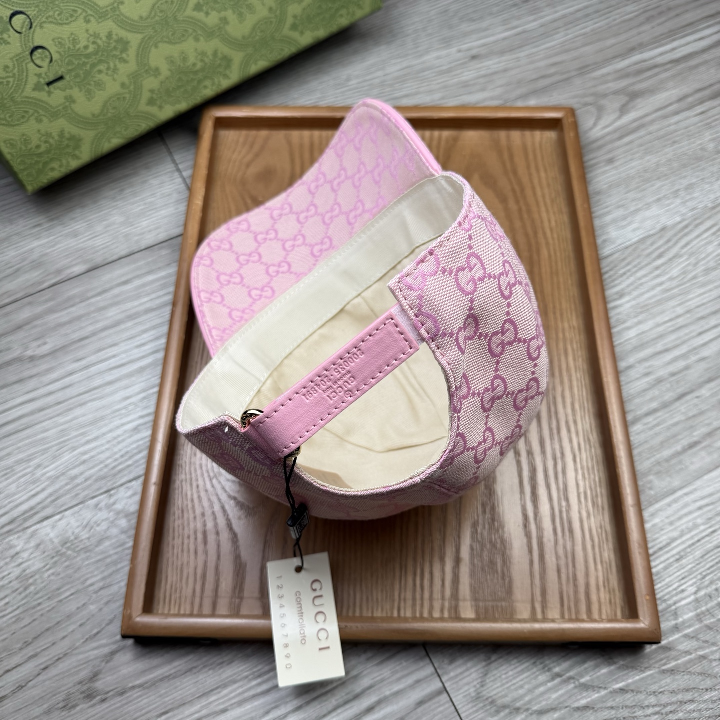 🌹。G家。带小金属【超A品质】最新款！时尚潮流，高端做工！每一个帽子都是用心之作！牛津材质！头层牛皮！配