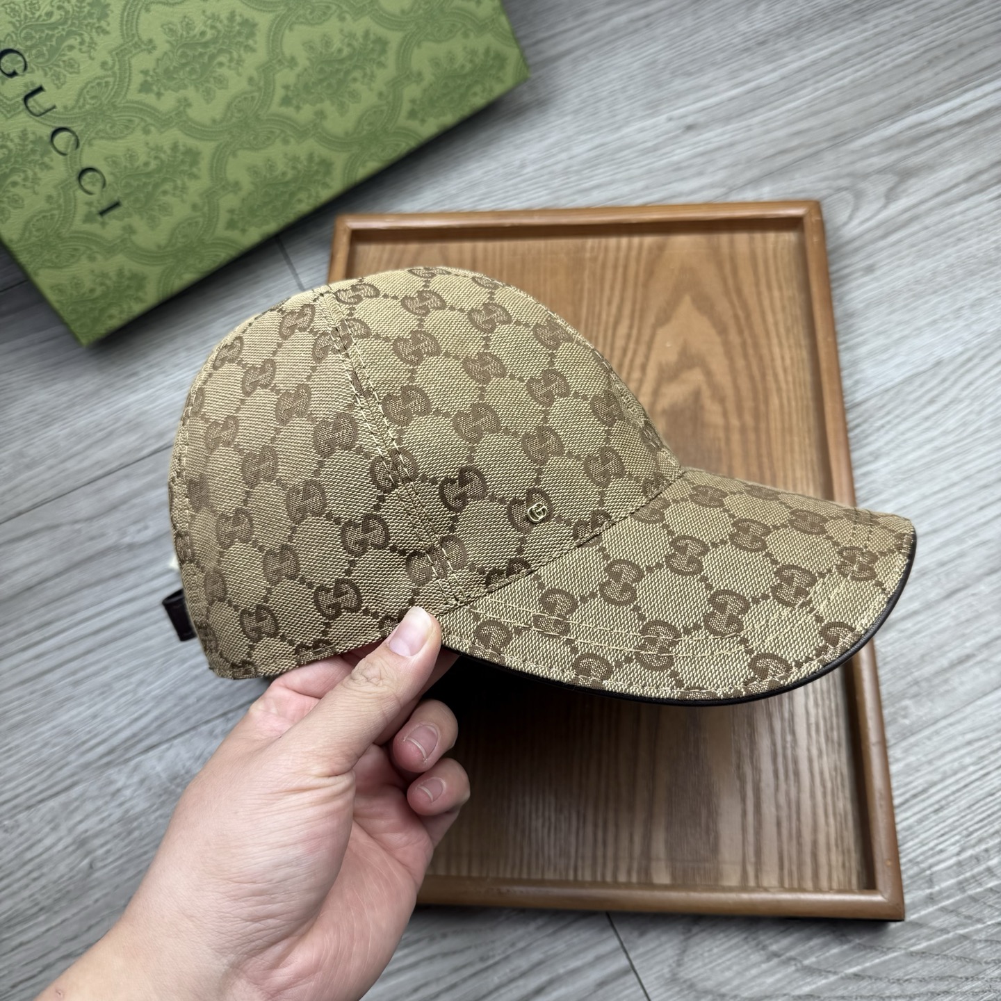 🌹。G家。带小金属【超A品质】最新款！时尚潮流，高端做工！每一个帽子都是用心之作！牛津材质！头层牛皮！配