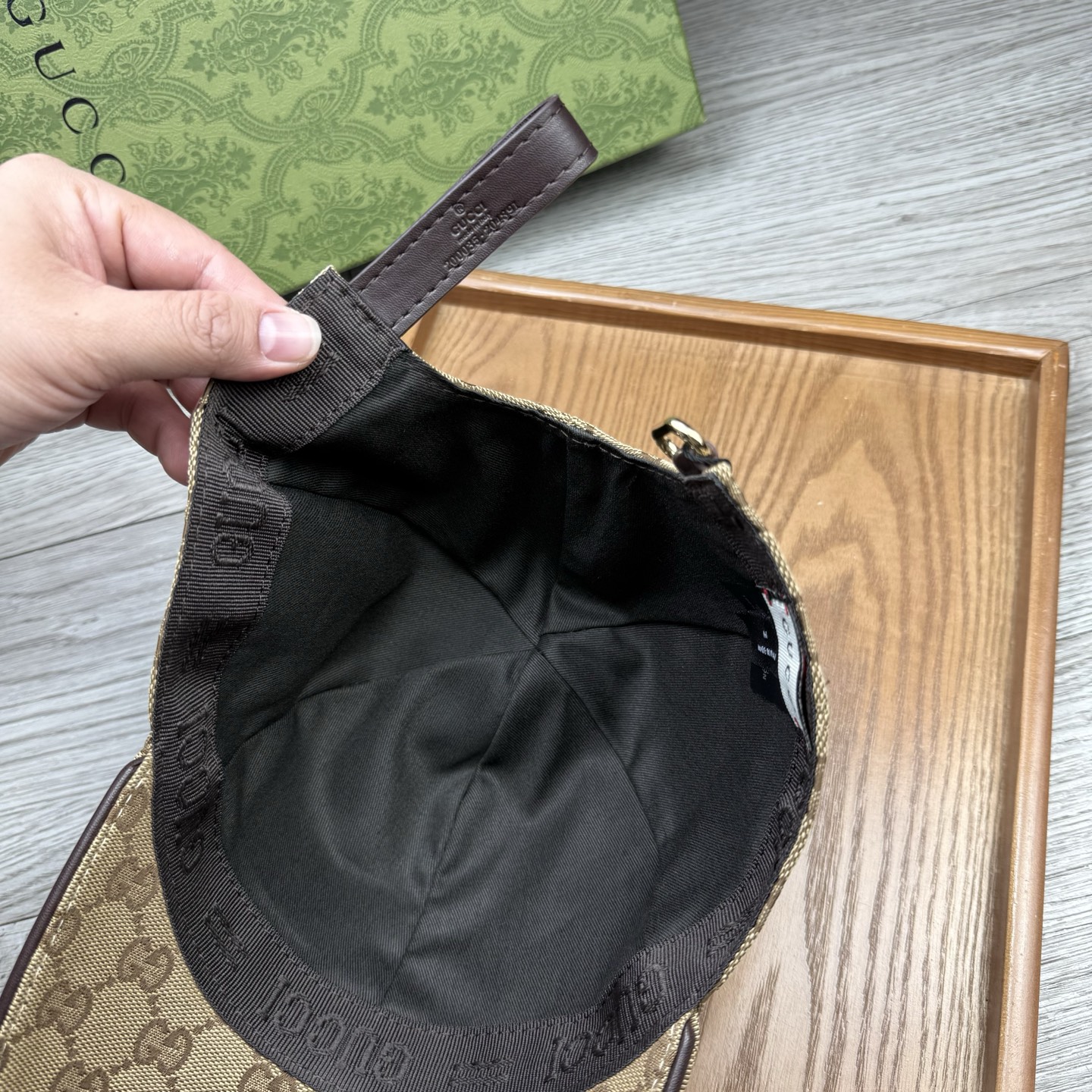 🌹。G家。带小金属【超A品质】最新款！时尚潮流，高端做工！每一个帽子都是用心之作！牛津材质！头层牛皮！配