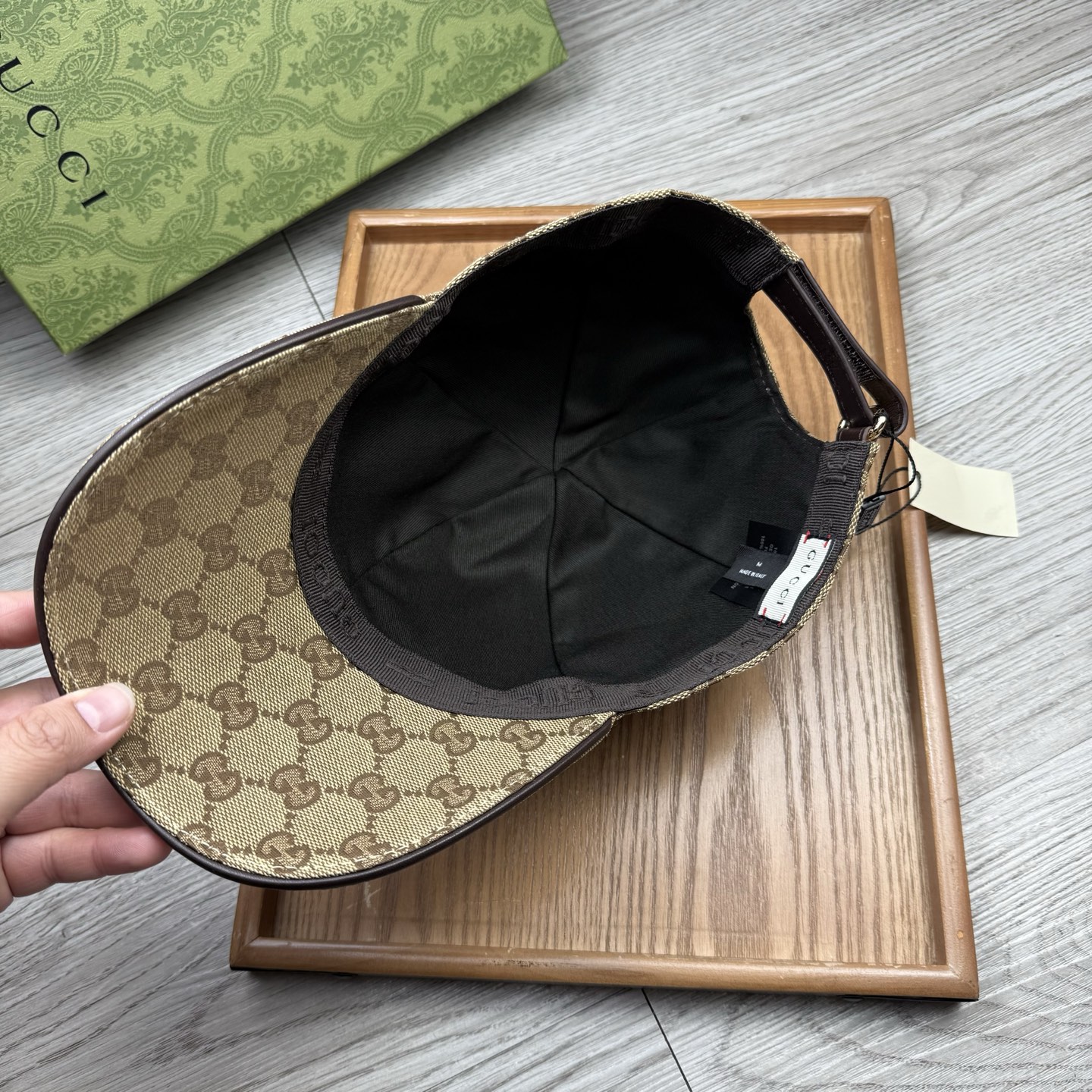 🌹。G家。带小金属【超A品质】最新款！时尚潮流，高端做工！每一个帽子都是用心之作！牛津材质！头层牛皮！配