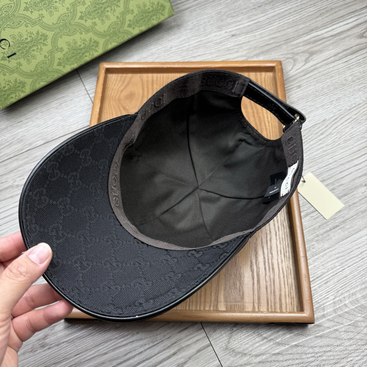 🌹。G家。带小金属【超A品质】最新款！时尚潮流，高端做工！每一个帽子都是用心之作！牛津材质！头层牛皮！配