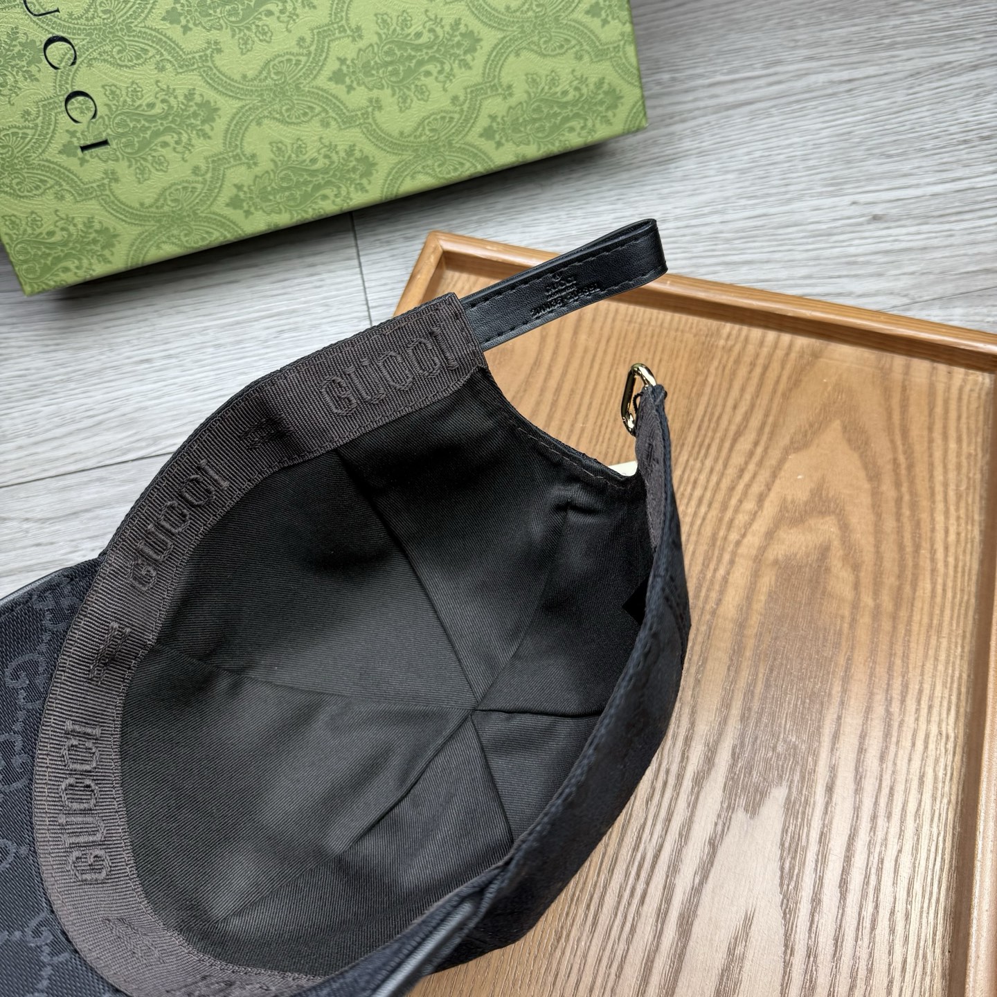 🌹。G家。带小金属【超A品质】最新款！时尚潮流，高端做工！每一个帽子都是用心之作！牛津材质！头层牛皮！配