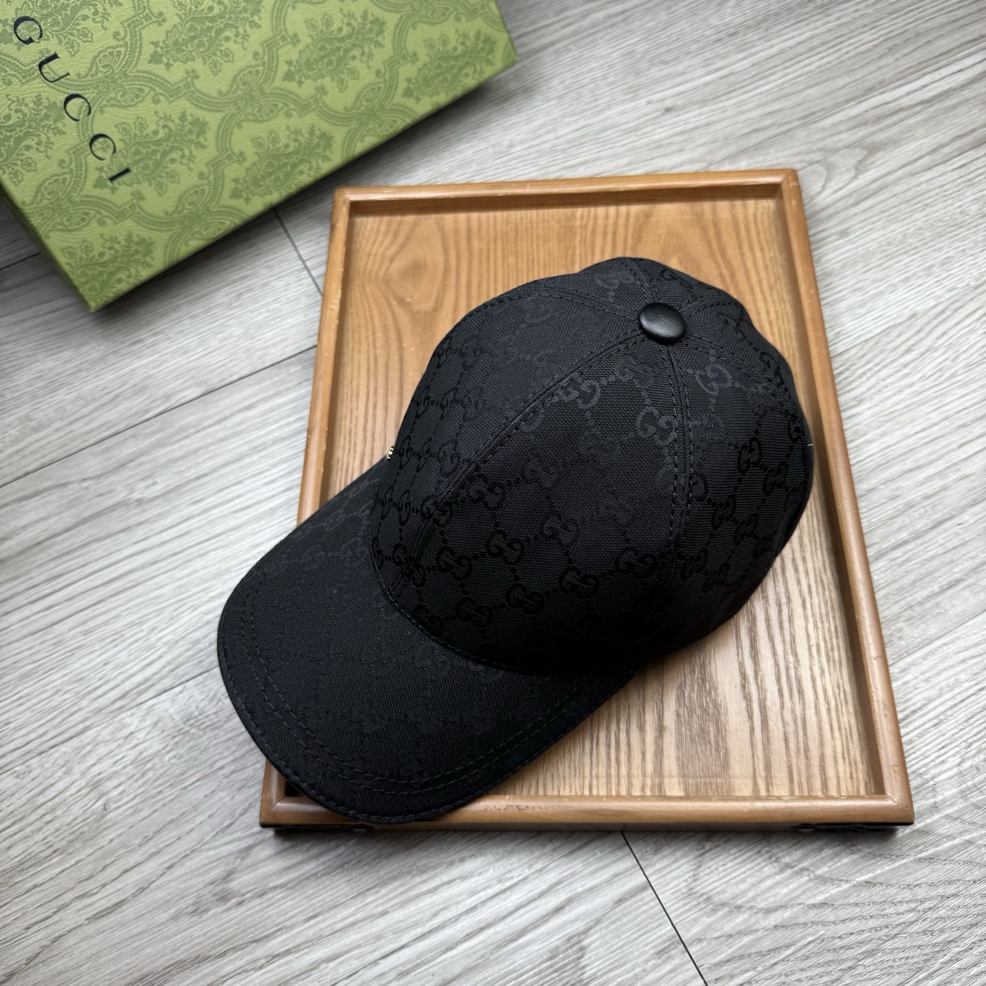 🌹。G家。带小金属【超A品质】最新款！时尚潮流，高端做工！每一个帽子都是用心之作！牛津材质！头层牛皮！配