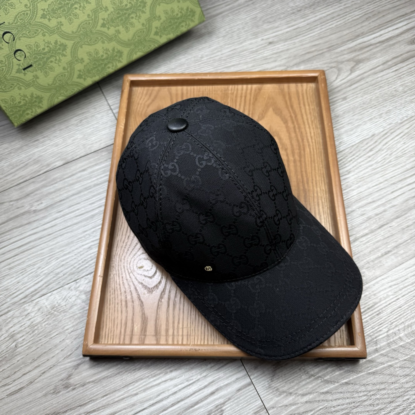 🌹。G家。带小金属【超A品质】最新款！时尚潮流，高端做工！每一个帽子都是用心之作！牛津材质！头层牛皮！配