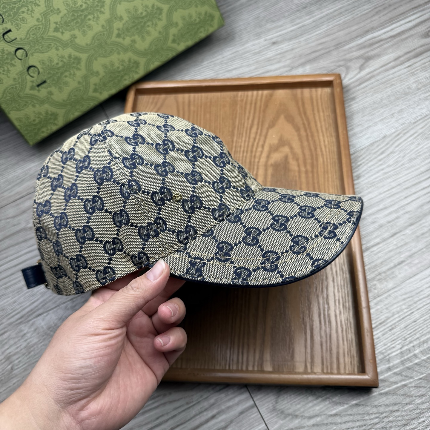 🌹。G家。带小金属【超A品质】最新款！时尚潮流，高端做工！每一个帽子都是用心之作！牛津材质！头层牛皮！配