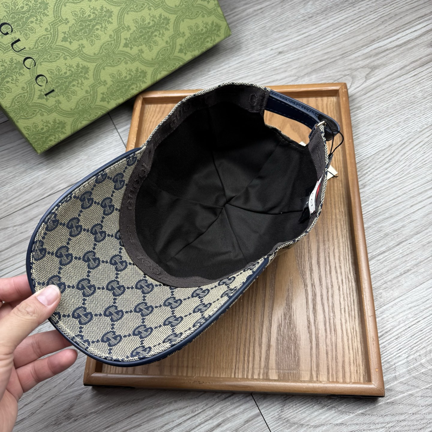 🌹。G家。带小金属【超A品质】最新款！时尚潮流，高端做工！每一个帽子都是用心之作！牛津材质！头层牛皮！配