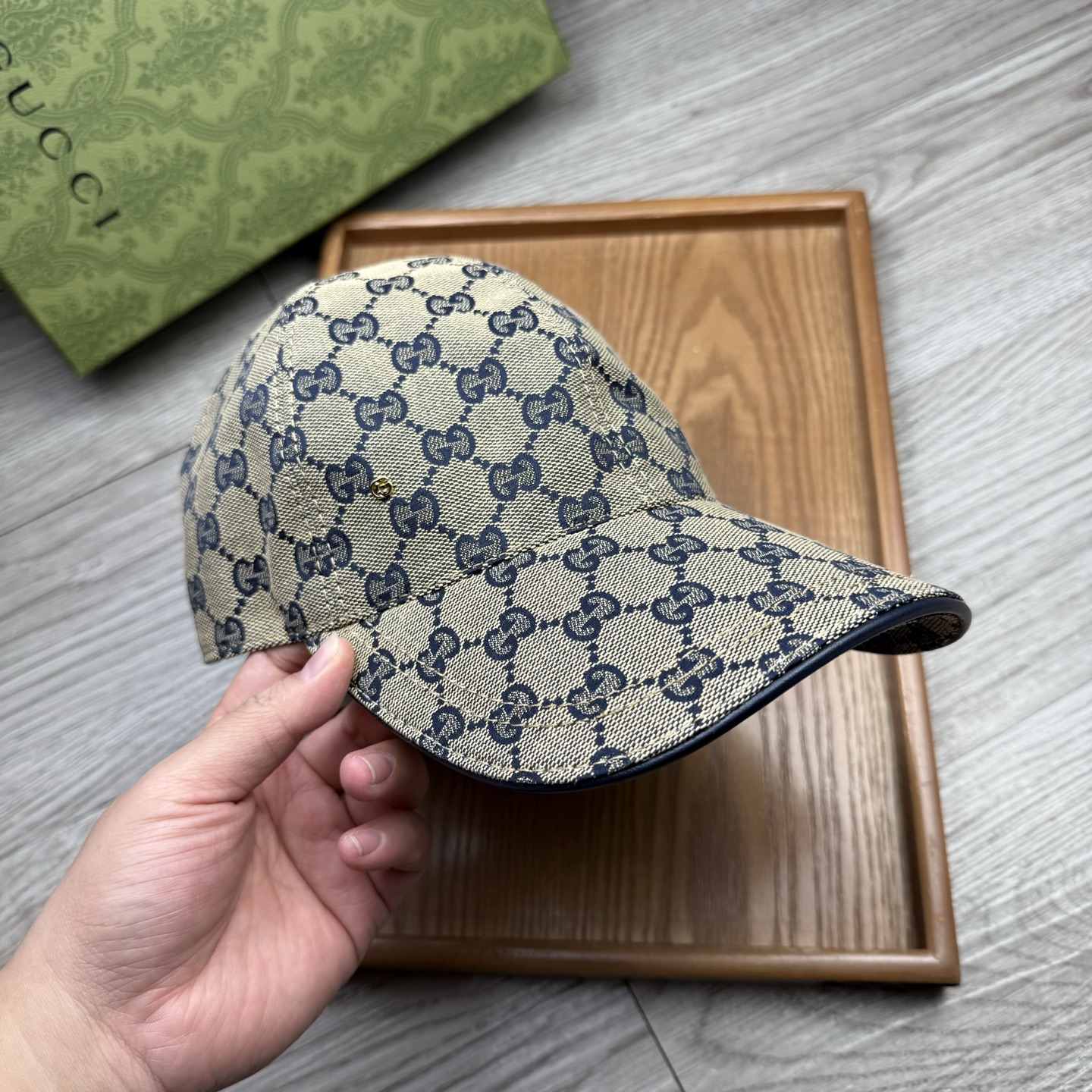 🌹。G家。带小金属【超A品质】最新款！时尚潮流，高端做工！每一个帽子都是用心之作！牛津材质！头层牛皮！配