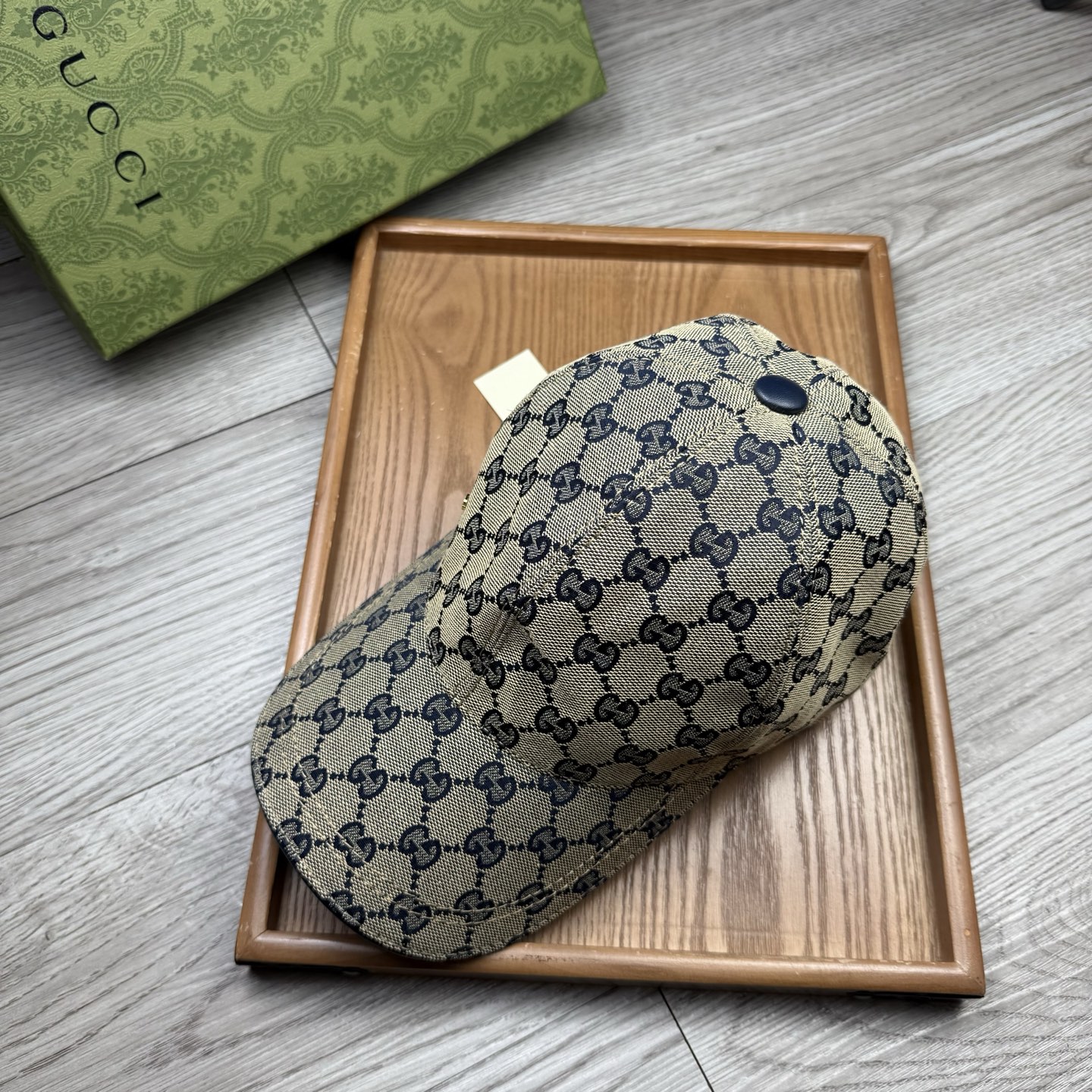 🌹。G家。带小金属【超A品质】最新款！时尚潮流，高端做工！每一个帽子都是用心之作！牛津材质！头层牛皮！配