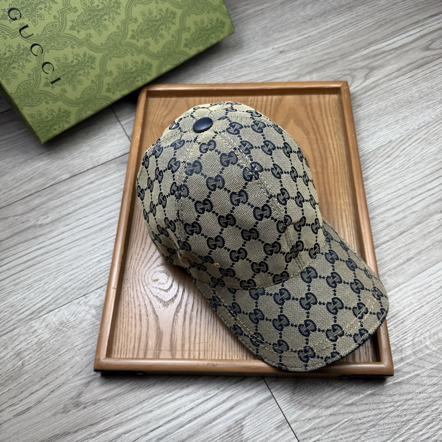 🌹。G家。带小金属【超A品质】最新款！时尚潮流，高端做工！每一个帽子都是用心之作！牛津材质！头层牛皮！配