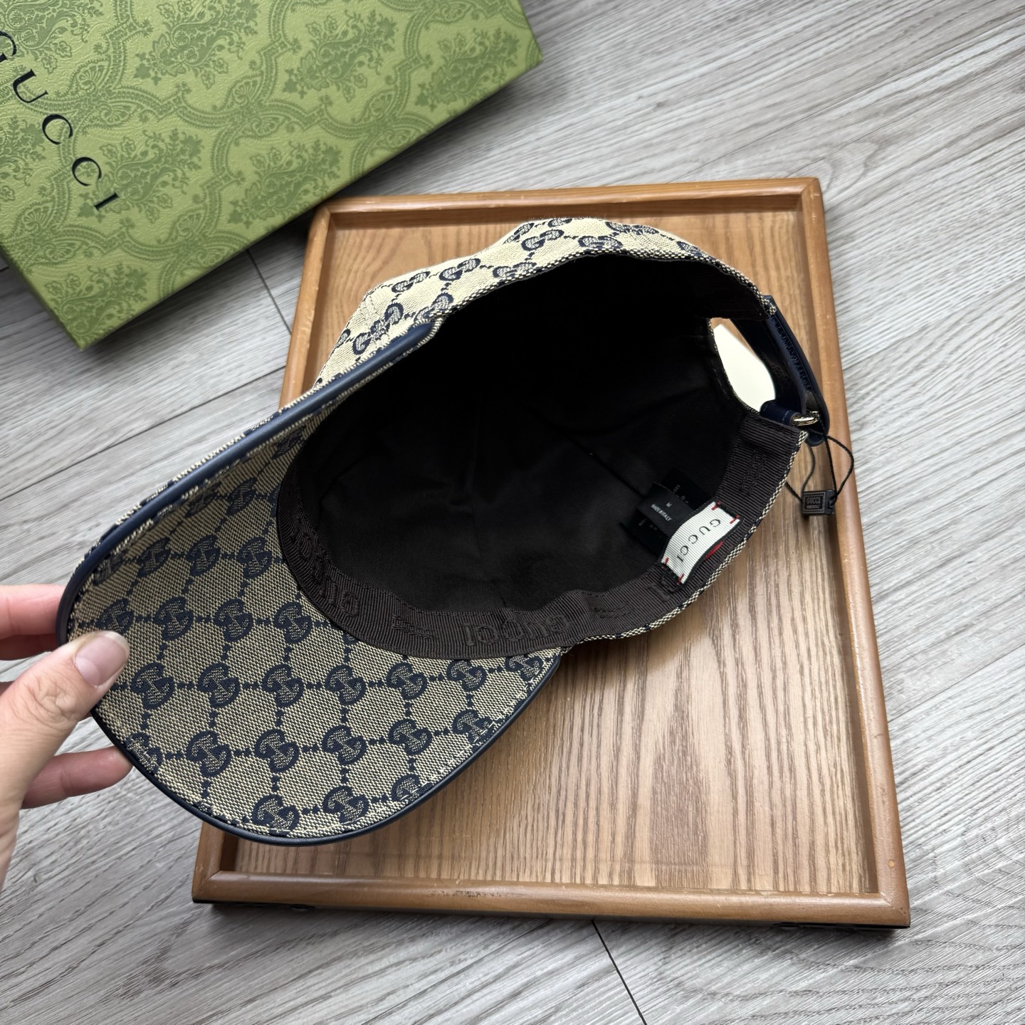 🌹。G家。带小金属【超A品质】最新款！时尚潮流，高端做工！每一个帽子都是用心之作！牛津材质！头层牛皮！配