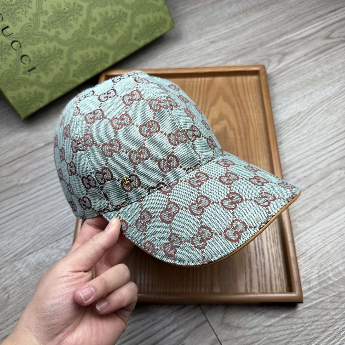 🌹。G家。带小金属【超A品质】最新款！时尚潮流，高端做工！每一个帽子都是用心之作！牛津材质！头层牛皮！配