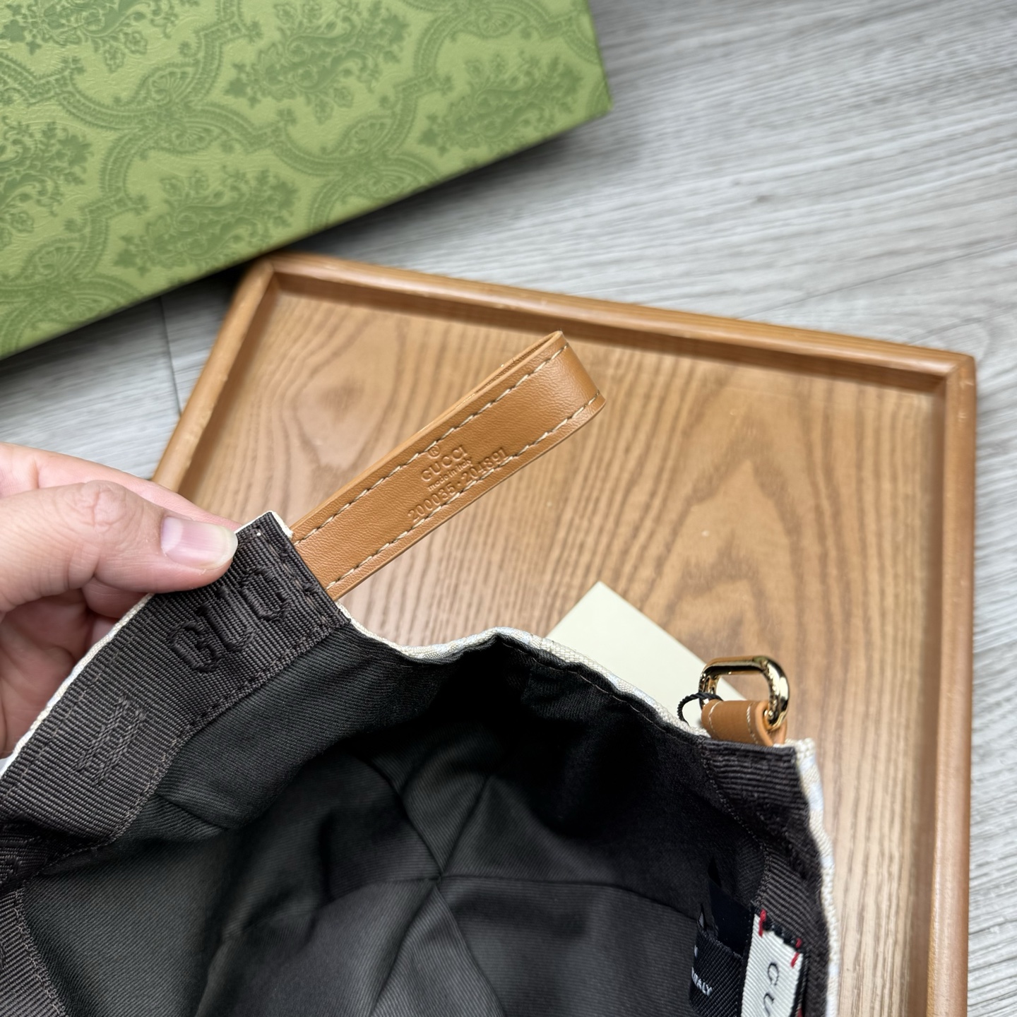 🌹。G家。带小金属【超A品质】最新款！时尚潮流，高端做工！每一个帽子都是用心之作！牛津材质！头层牛皮！配