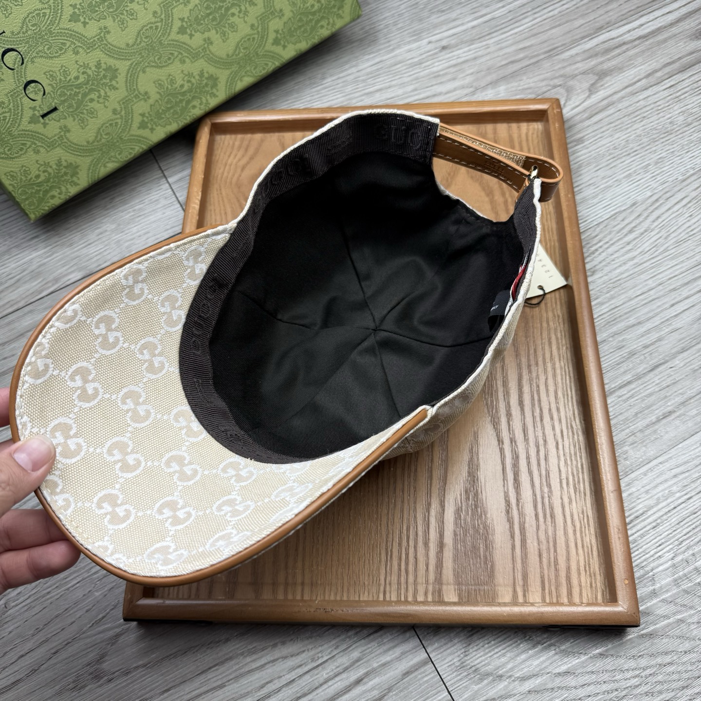 🌹。G家。带小金属【超A品质】最新款！时尚潮流，高端做工！每一个帽子都是用心之作！牛津材质！头层牛皮！配