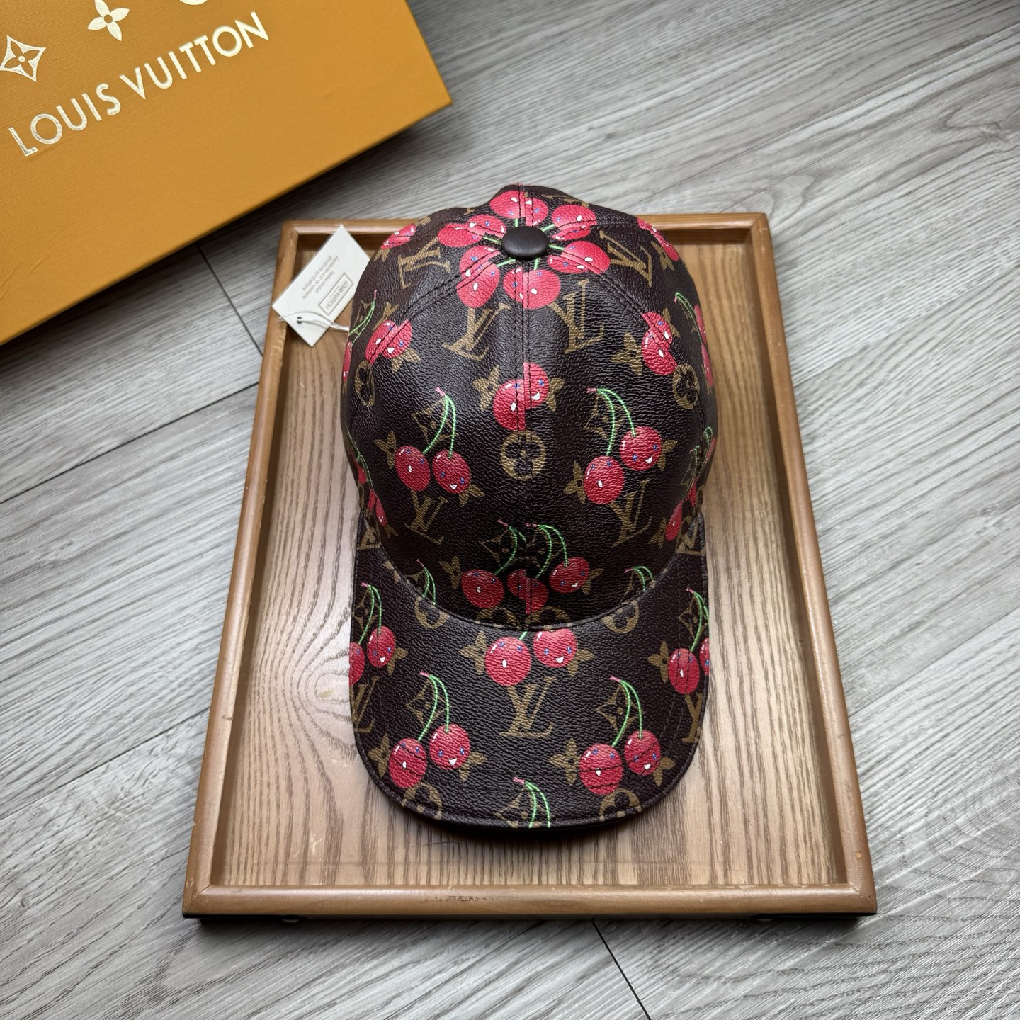 🌹。L家。【超A品质】最新款！时尚潮流，高端做工！每一个帽子都是用心之作！牛津材质！头层牛皮！配盒子、防