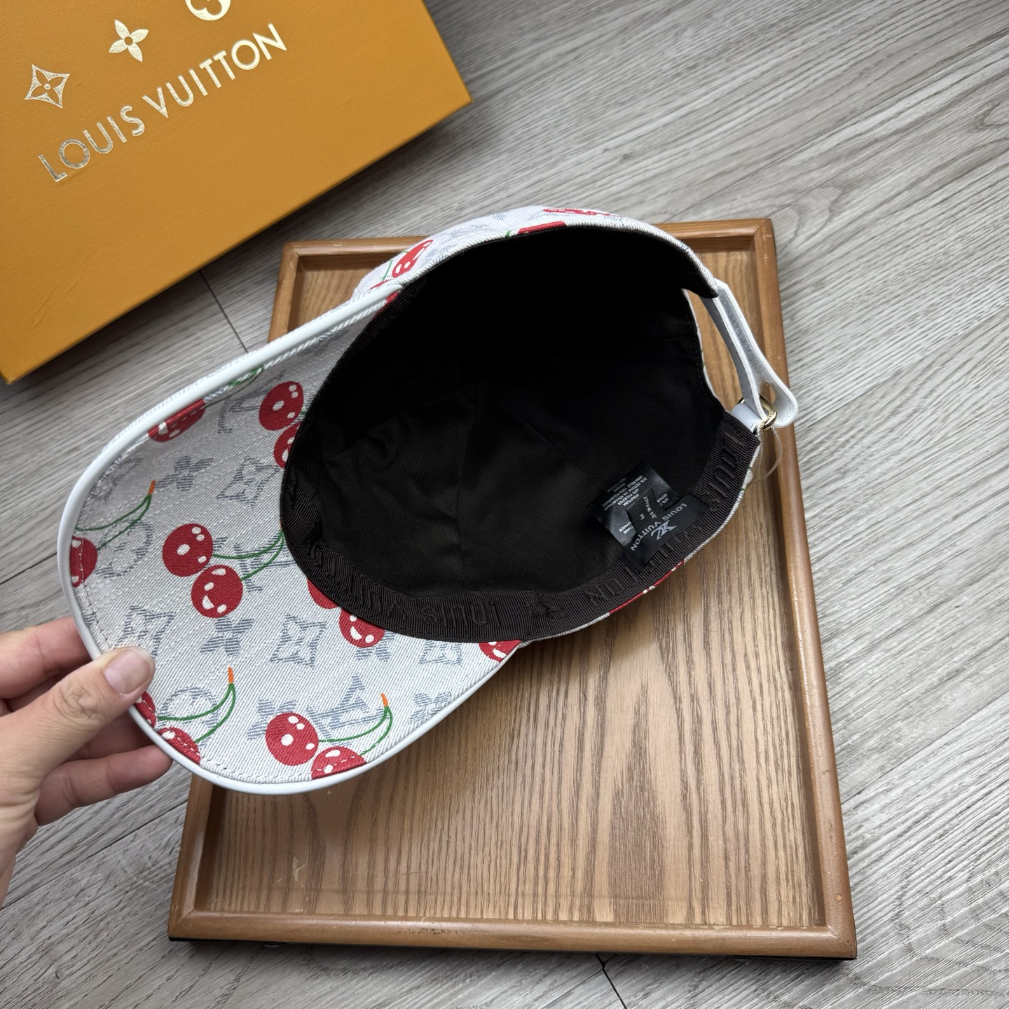 🌹。L家。牛仔樱桃🍒【超A品质】最新款！时尚潮流，高端做工！每一个帽子都是用心之作！牛津材质！头层牛皮！