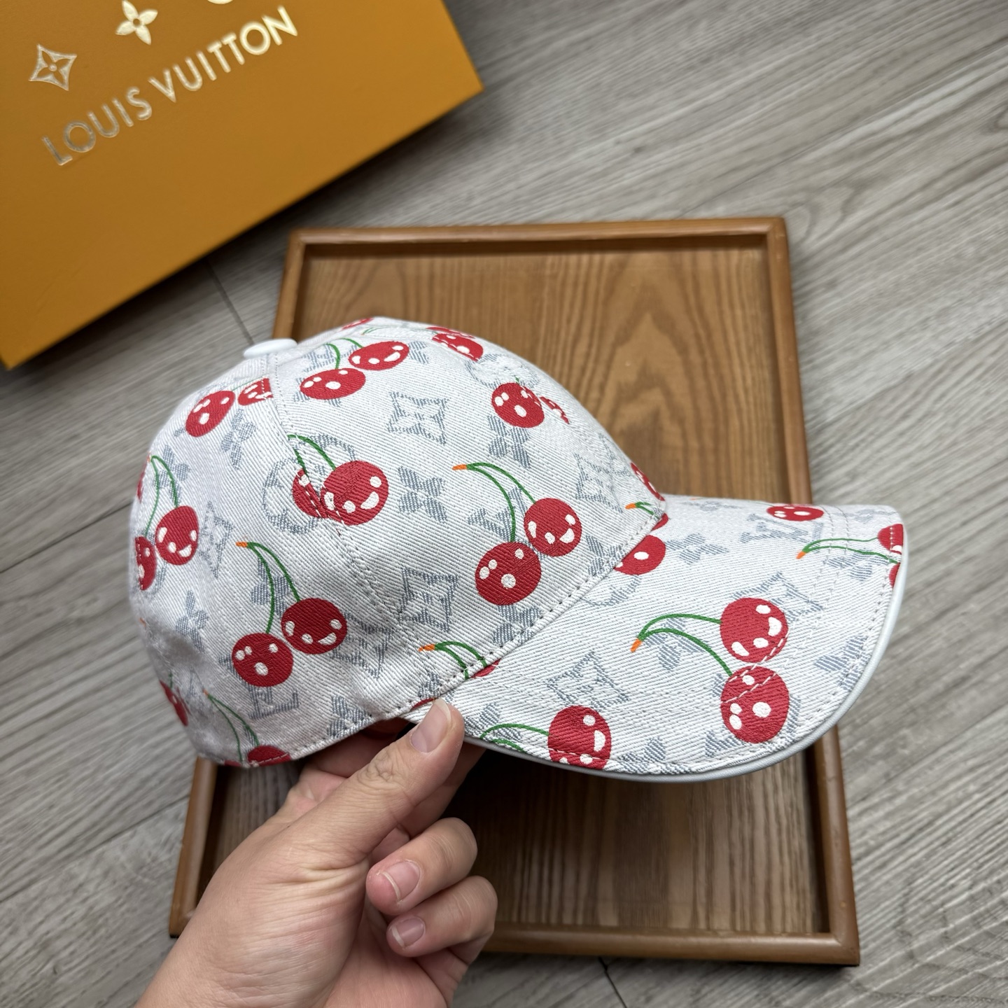 🌹。L家。牛仔樱桃🍒【超A品质】最新款！时尚潮流，高端做工！每一个帽子都是用心之作！牛津材质！头层牛皮！