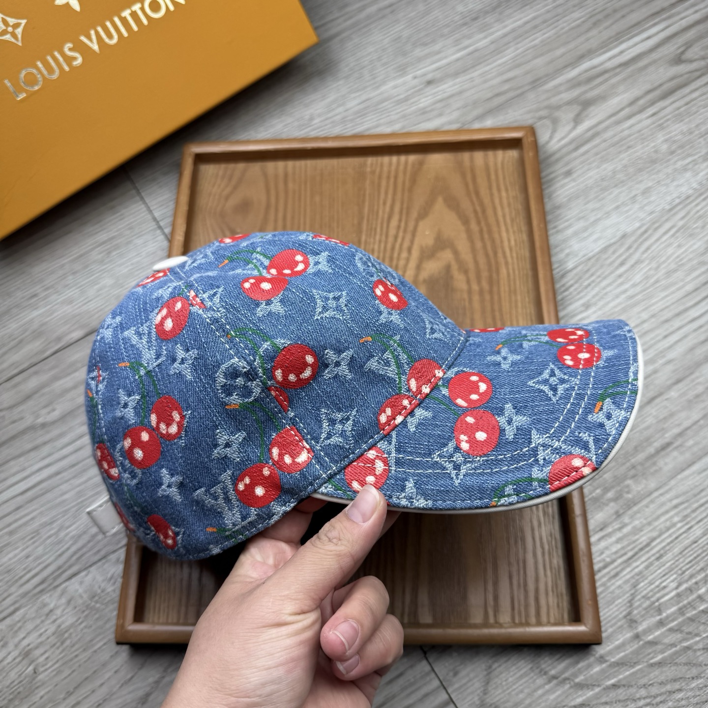 🌹。L家。牛仔樱桃🍒【超A品质】最新款！时尚潮流，高端做工！每一个帽子都是用心之作！牛津材质！头层牛皮！