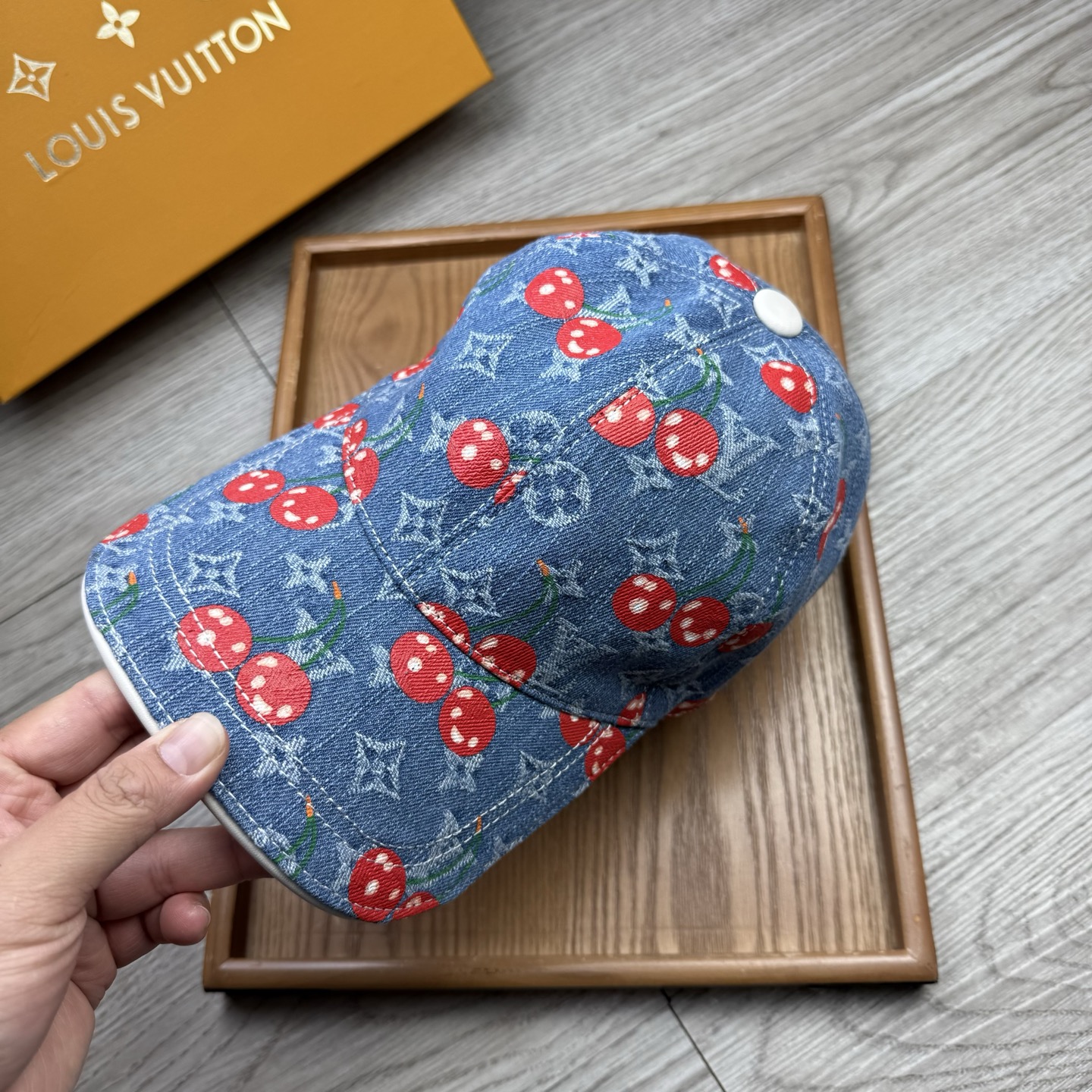 🌹。L家。牛仔樱桃🍒【超A品质】最新款！时尚潮流，高端做工！每一个帽子都是用心之作！牛津材质！头层牛皮！