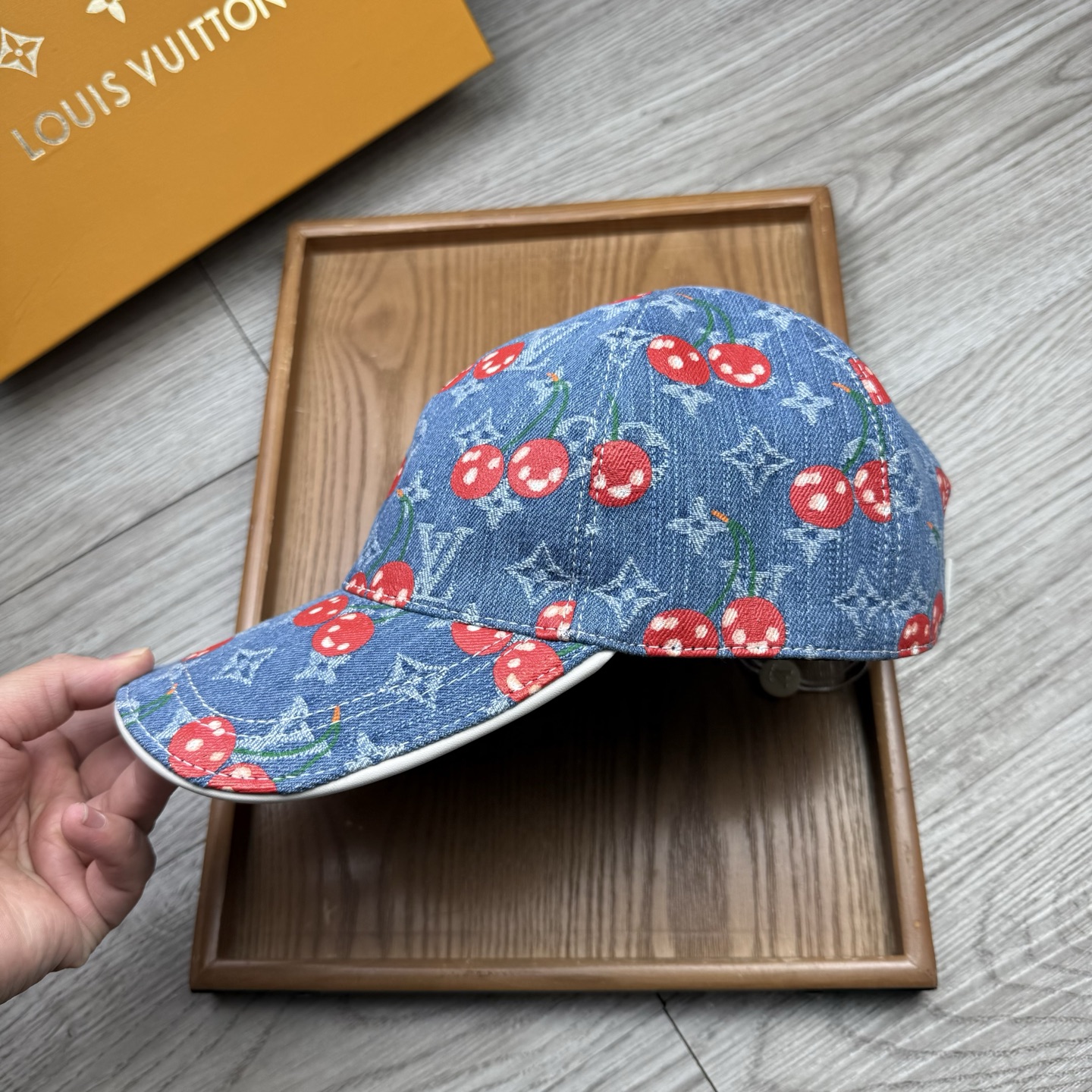 🌹。L家。牛仔樱桃🍒【超A品质】最新款！时尚潮流，高端做工！每一个帽子都是用心之作！牛津材质！头层牛皮！