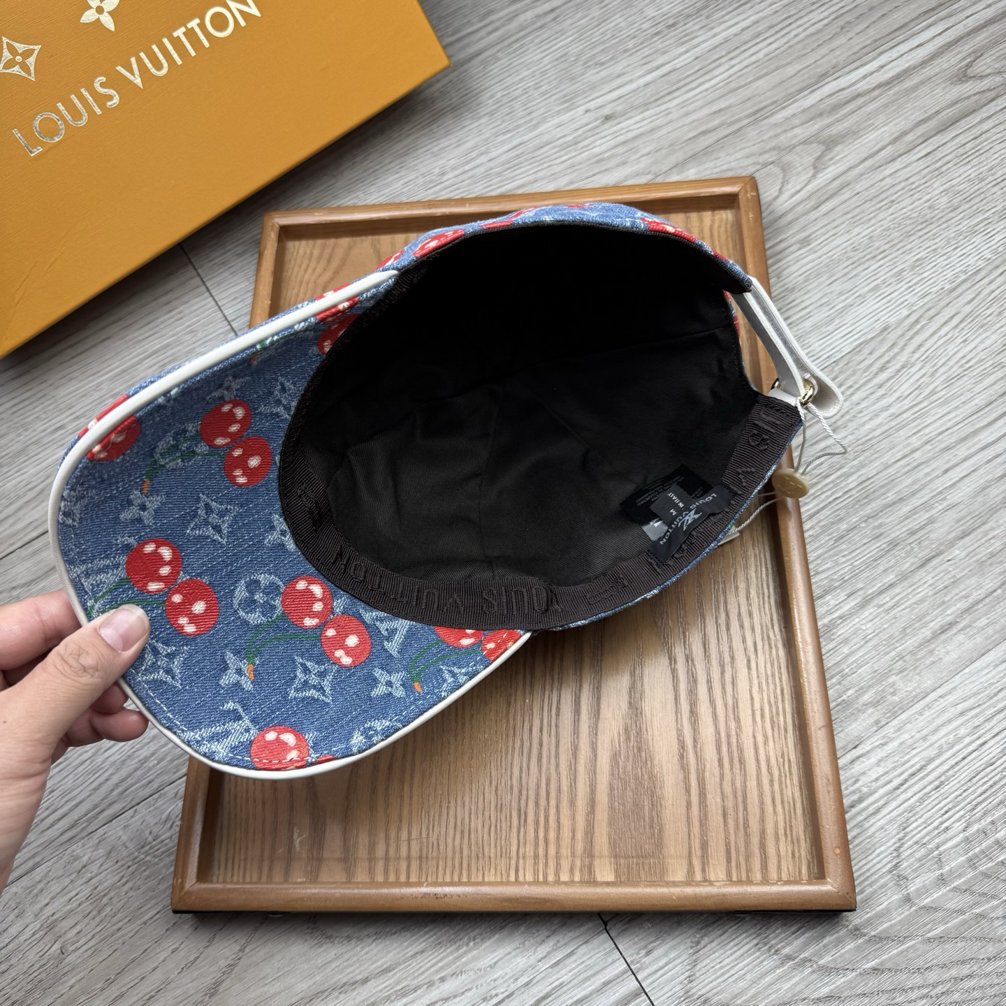 🌹。L家。牛仔樱桃🍒【超A品质】最新款！时尚潮流，高端做工！每一个帽子都是用心之作！牛津材质！头层牛皮！