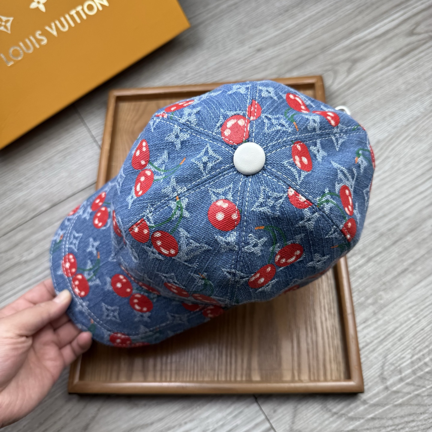 🌹。L家。牛仔樱桃🍒【超A品质】最新款！时尚潮流，高端做工！每一个帽子都是用心之作！牛津材质！头层牛皮！