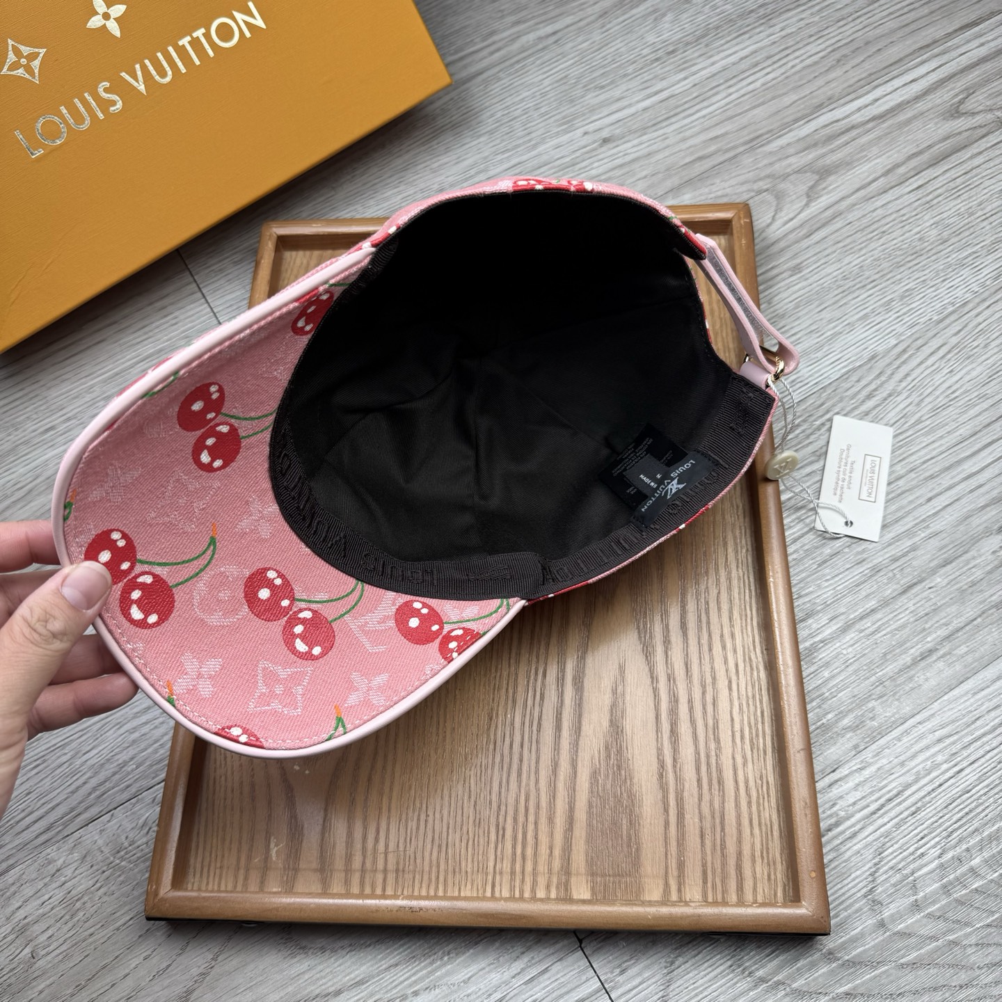 🌹。L家。牛仔樱桃🍒【超A品质】最新款！时尚潮流，高端做工！每一个帽子都是用心之作！牛津材质！头层牛皮！