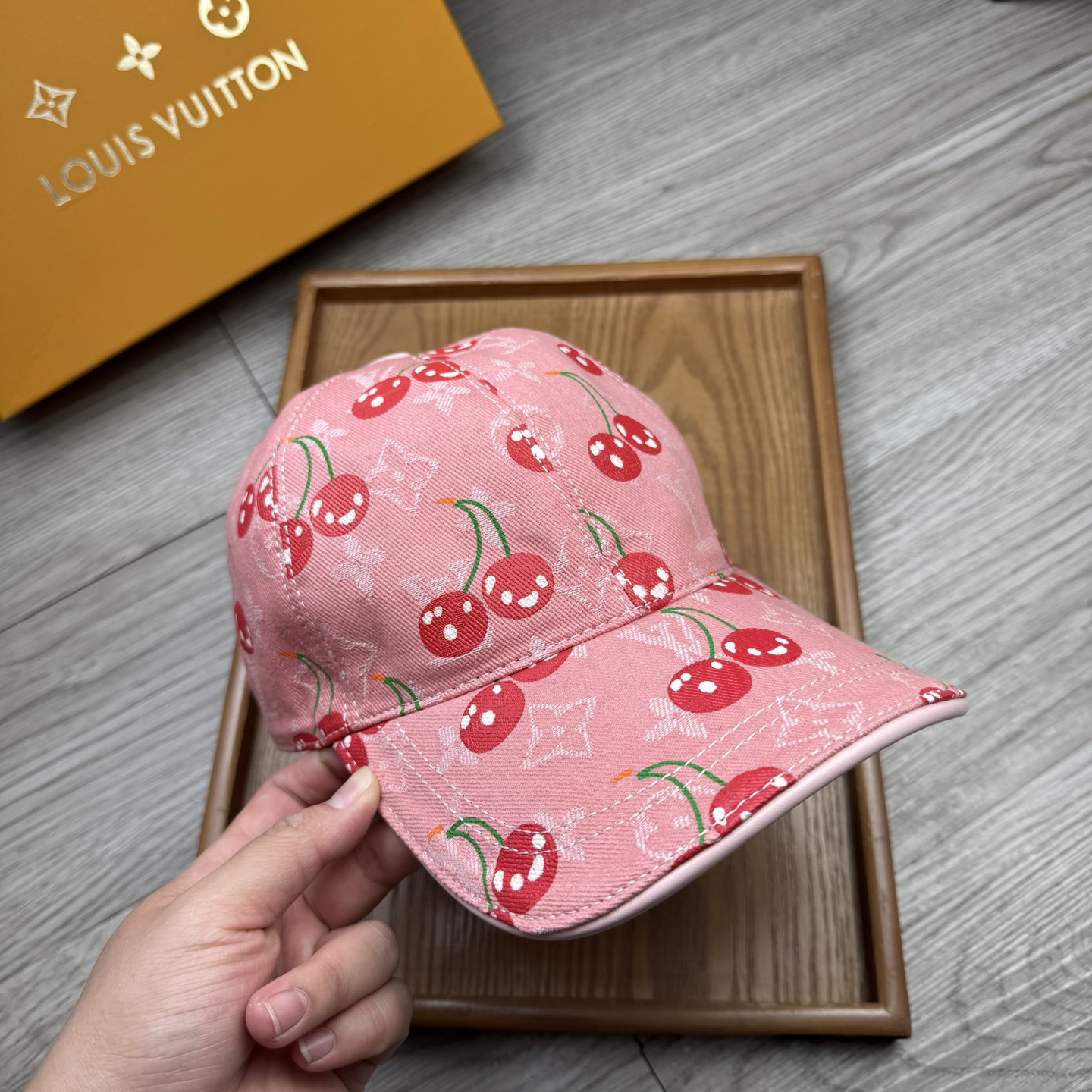 🌹。L家。牛仔樱桃🍒【超A品质】最新款！时尚潮流，高端做工！每一个帽子都是用心之作！牛津材质！头层牛皮！