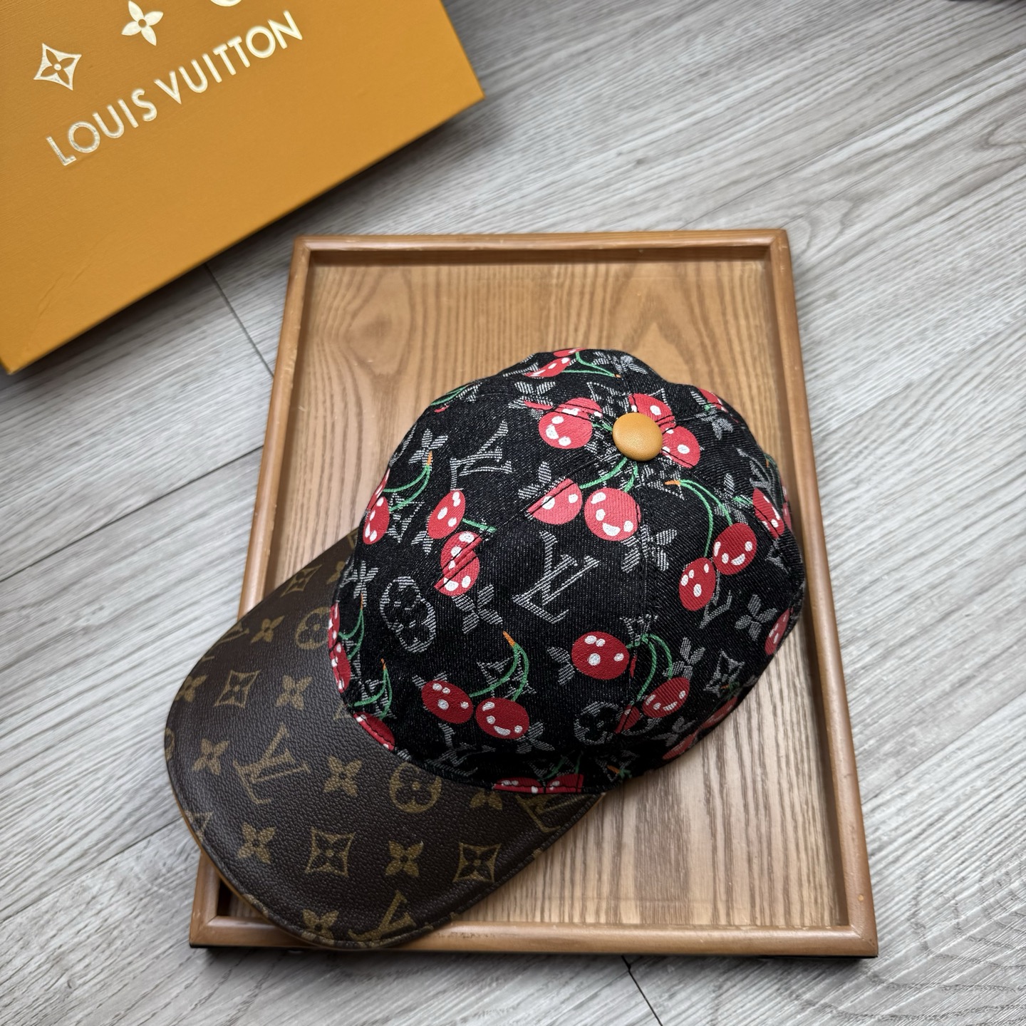 🌹。L家。牛仔➕老花皮沿樱桃🍒【超A品质】最新款！时尚潮流，高端做工！每一个帽子都是用心之作！牛津材质！