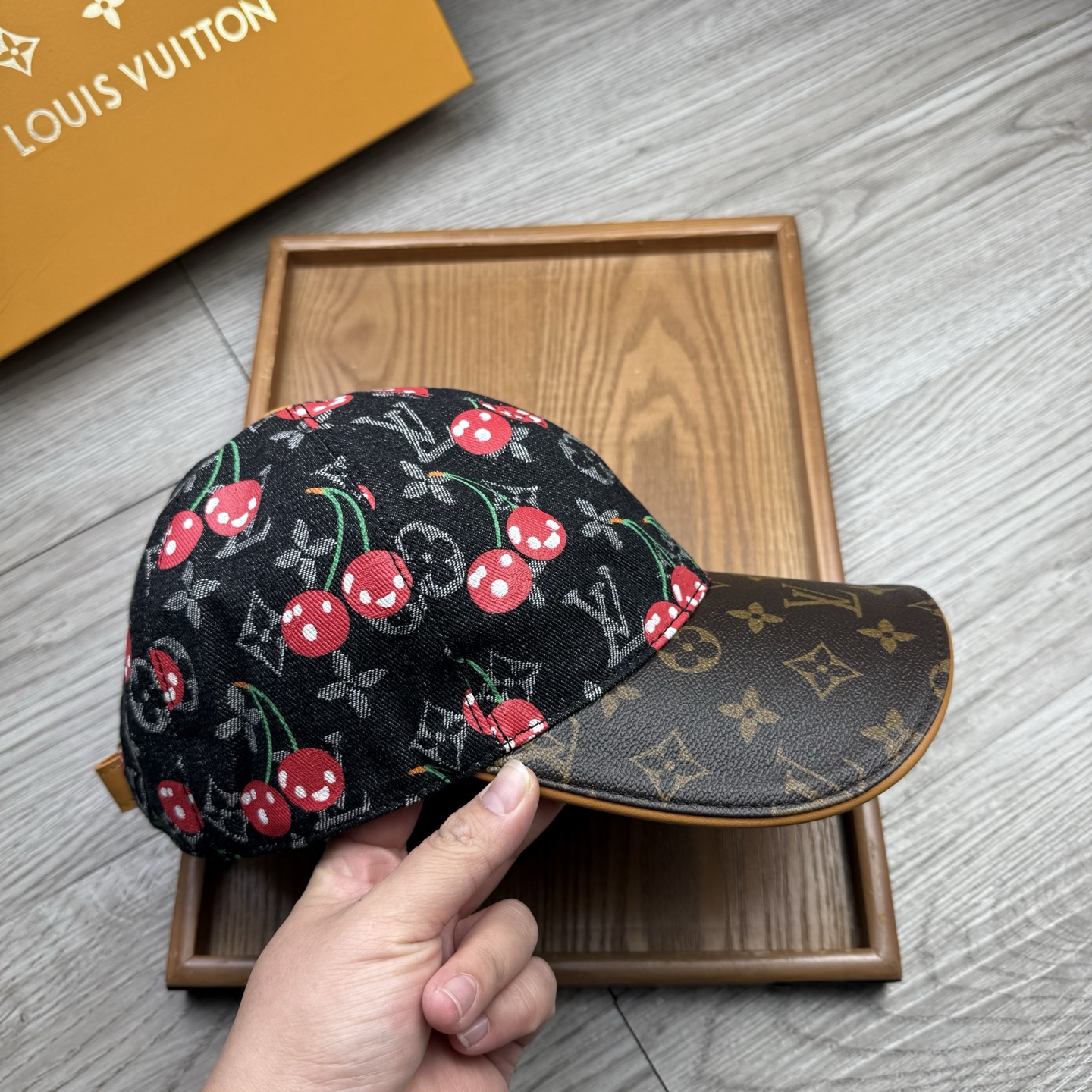 🌹。L家。牛仔➕老花皮沿樱桃🍒【超A品质】最新款！时尚潮流，高端做工！每一个帽子都是用心之作！牛津材质！