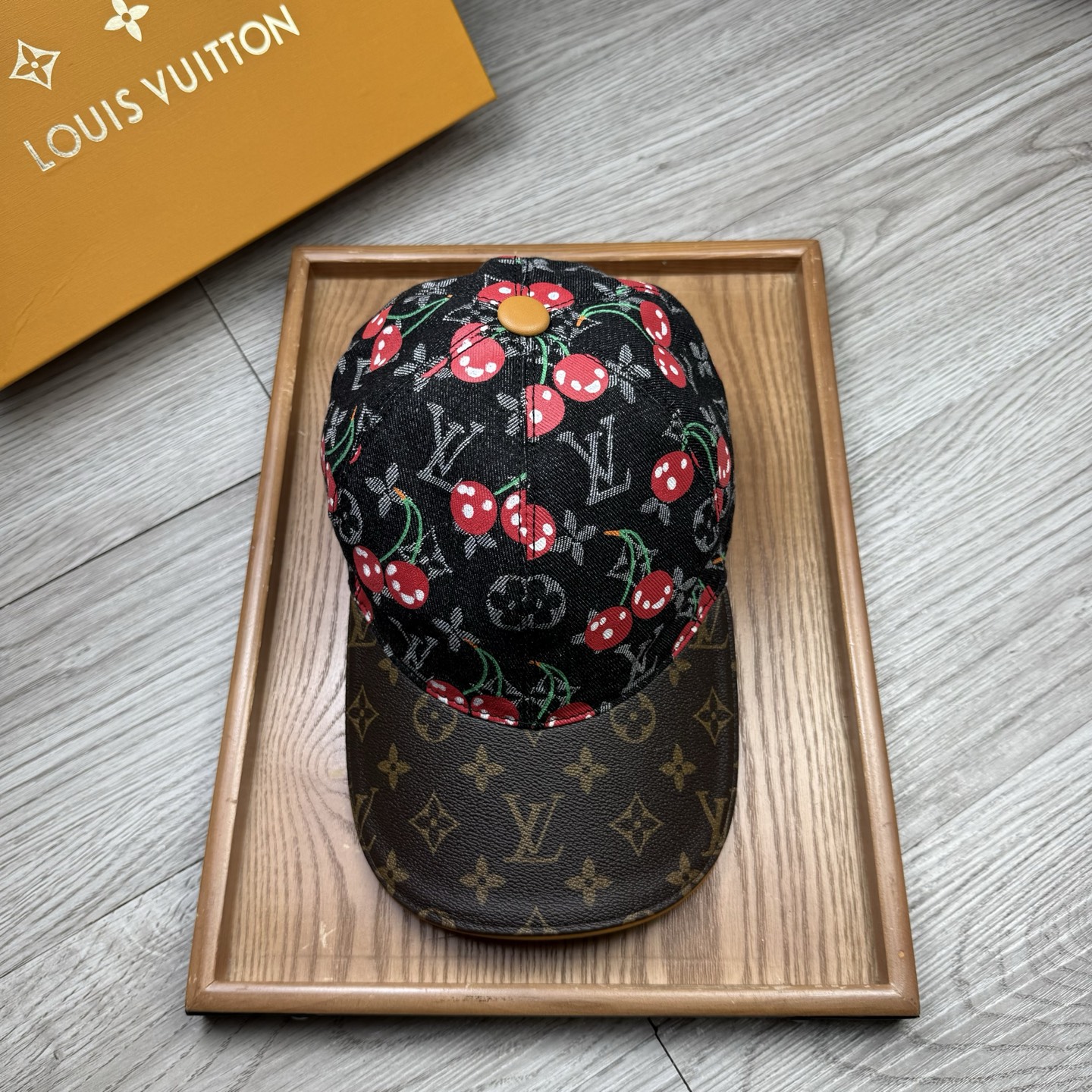 🌹。L家。牛仔➕老花皮沿樱桃🍒【超A品质】最新款！时尚潮流，高端做工！每一个帽子都是用心之作！牛津材质！