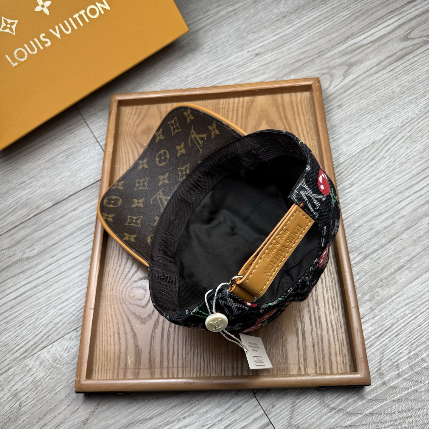 🌹。L家。牛仔➕老花皮沿樱桃🍒【超A品质】最新款！时尚潮流，高端做工！每一个帽子都是用心之作！牛津材质！