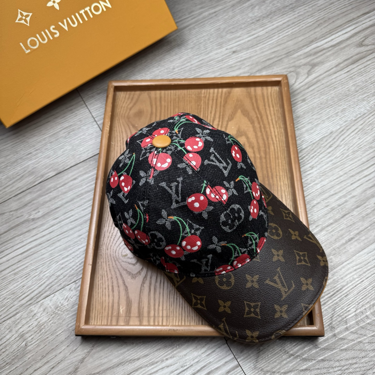 🌹。L家。牛仔➕老花皮沿樱桃🍒【超A品质】最新款！时尚潮流，高端做工！每一个帽子都是用心之作！牛津材质！